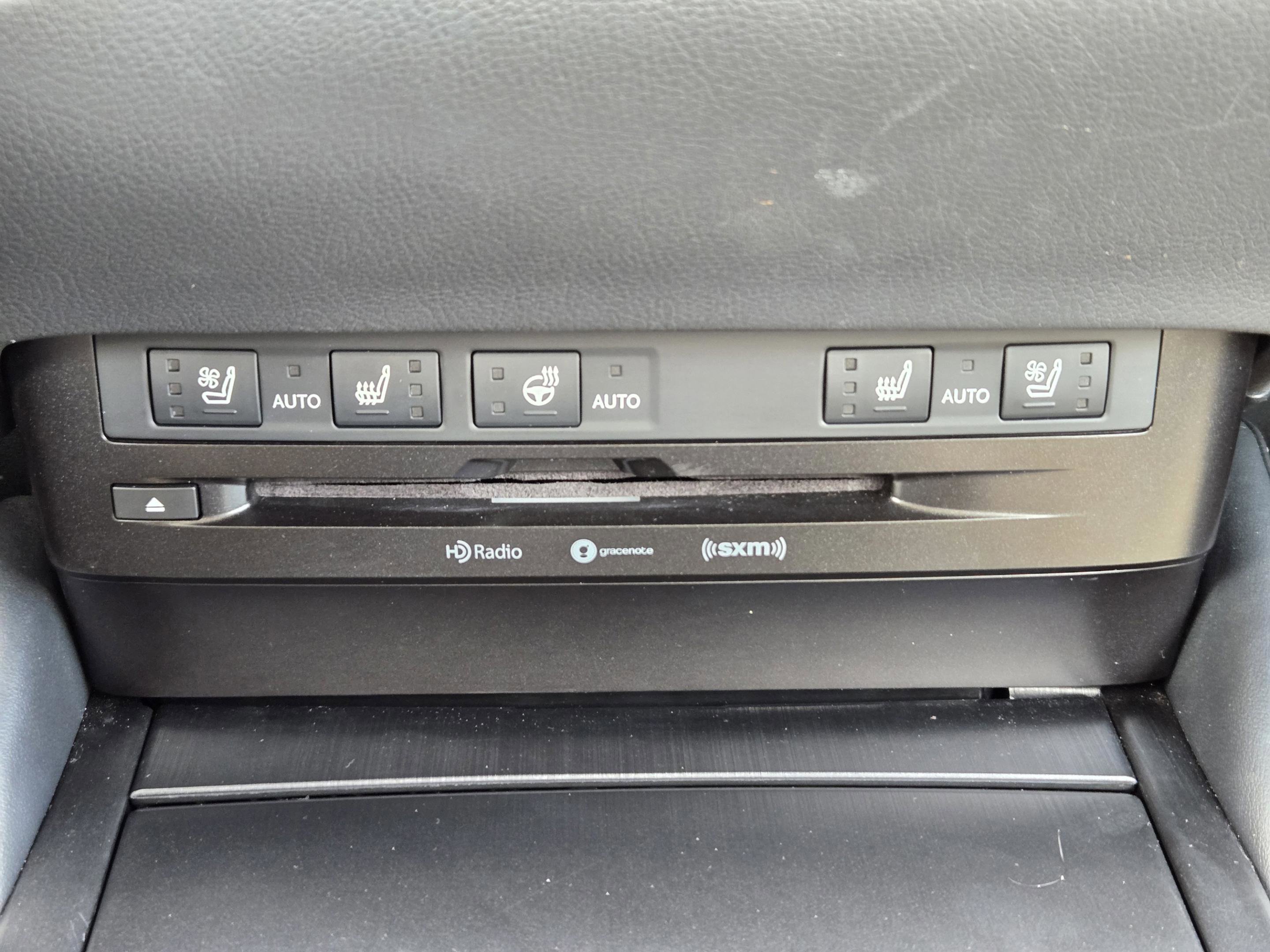 Used 2019 Lexus ES 300h w/ Premium Package image 18