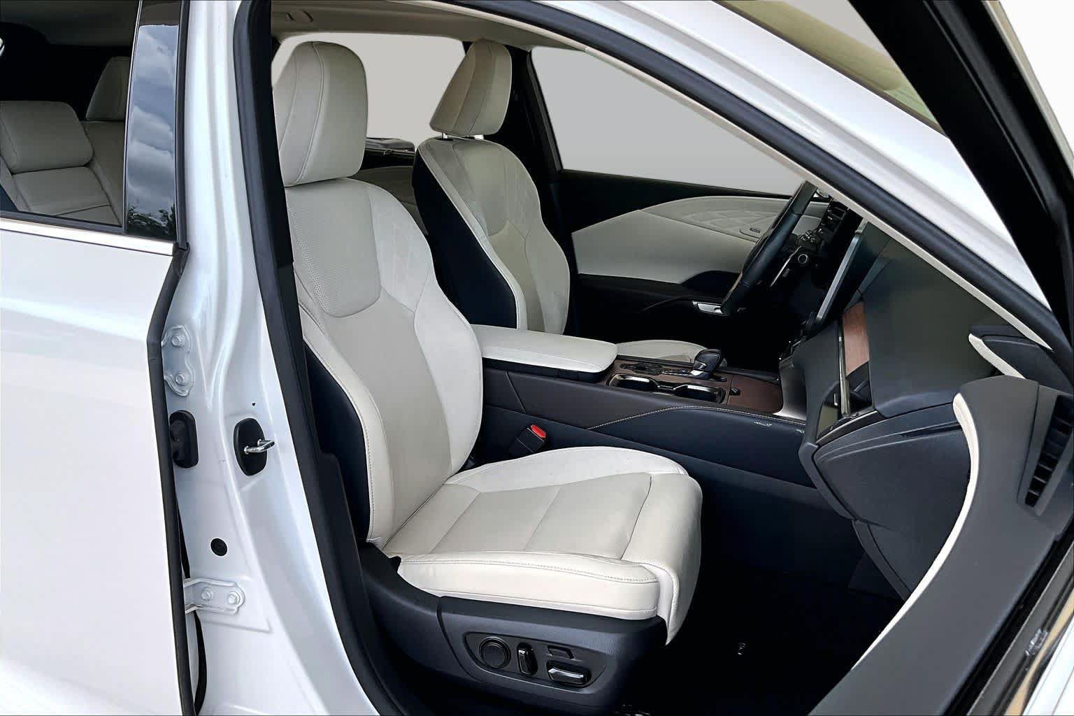 Used 2024 Lexus RX 350 FWD w/ Convenience Package image 8