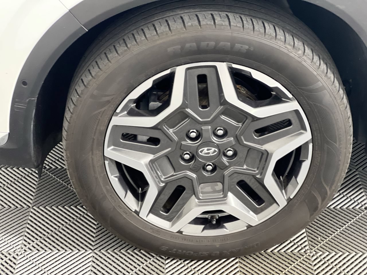 Used 2022 Hyundai Santa Fe Limited FWD image 7