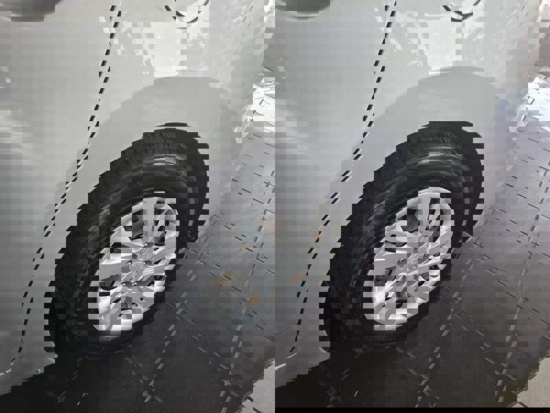 Used 2017 Hyundai Elantra SE image 27