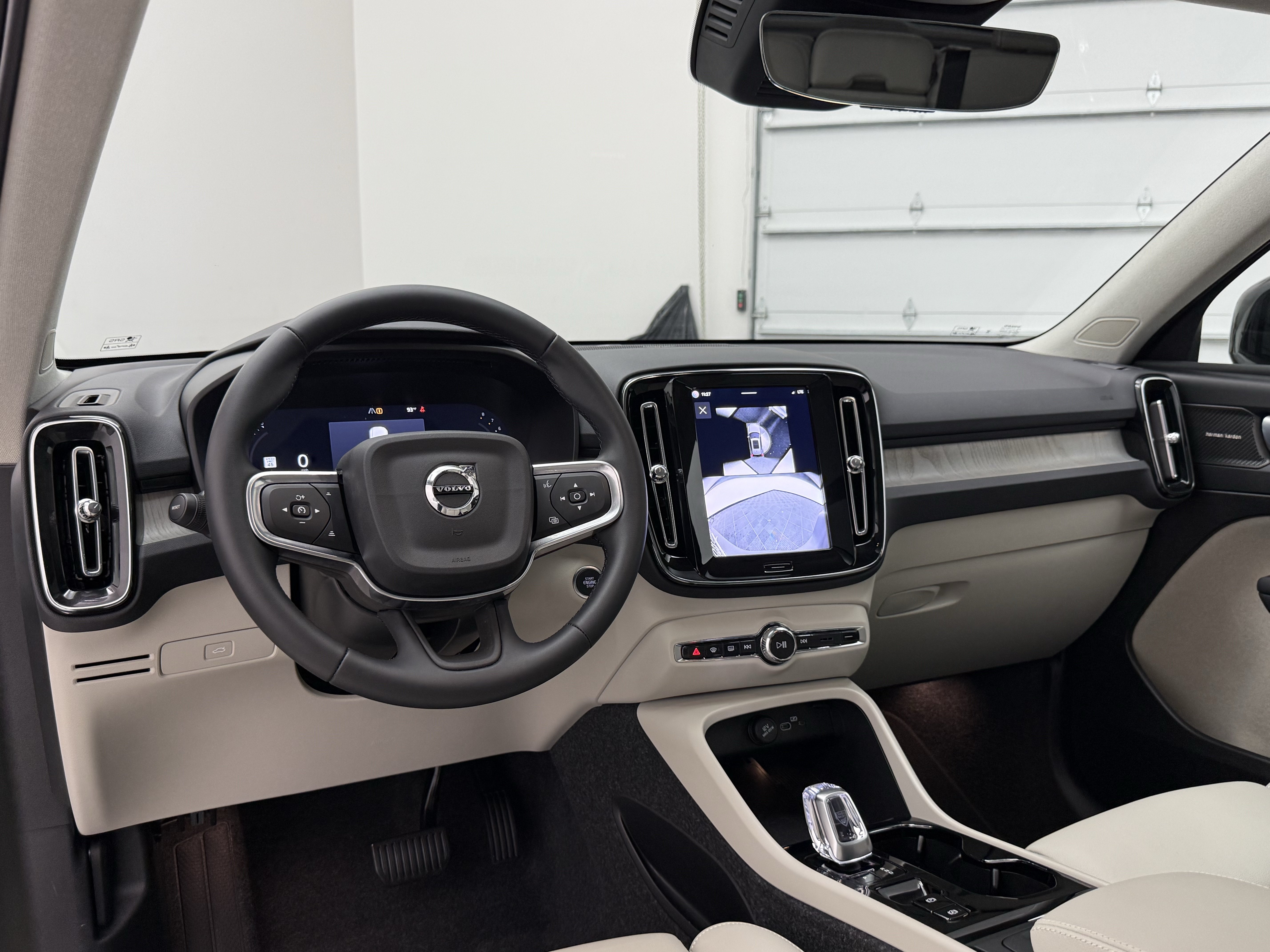 Certified 2025 Volvo XC40 B5 Ultra AWD/4WD image 24