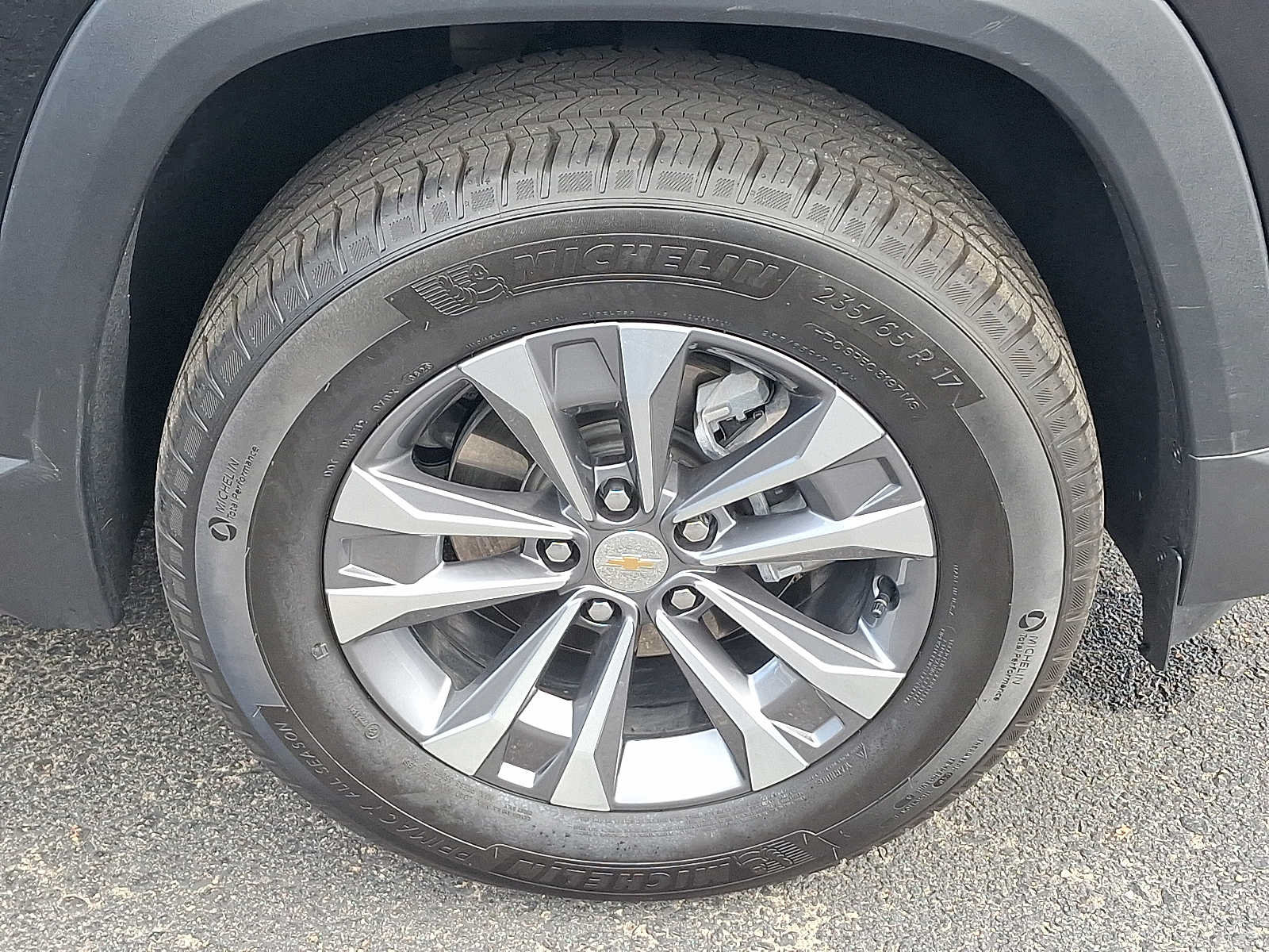 Used 2026 Chevrolet Equinox LT AWD/4WD image 9