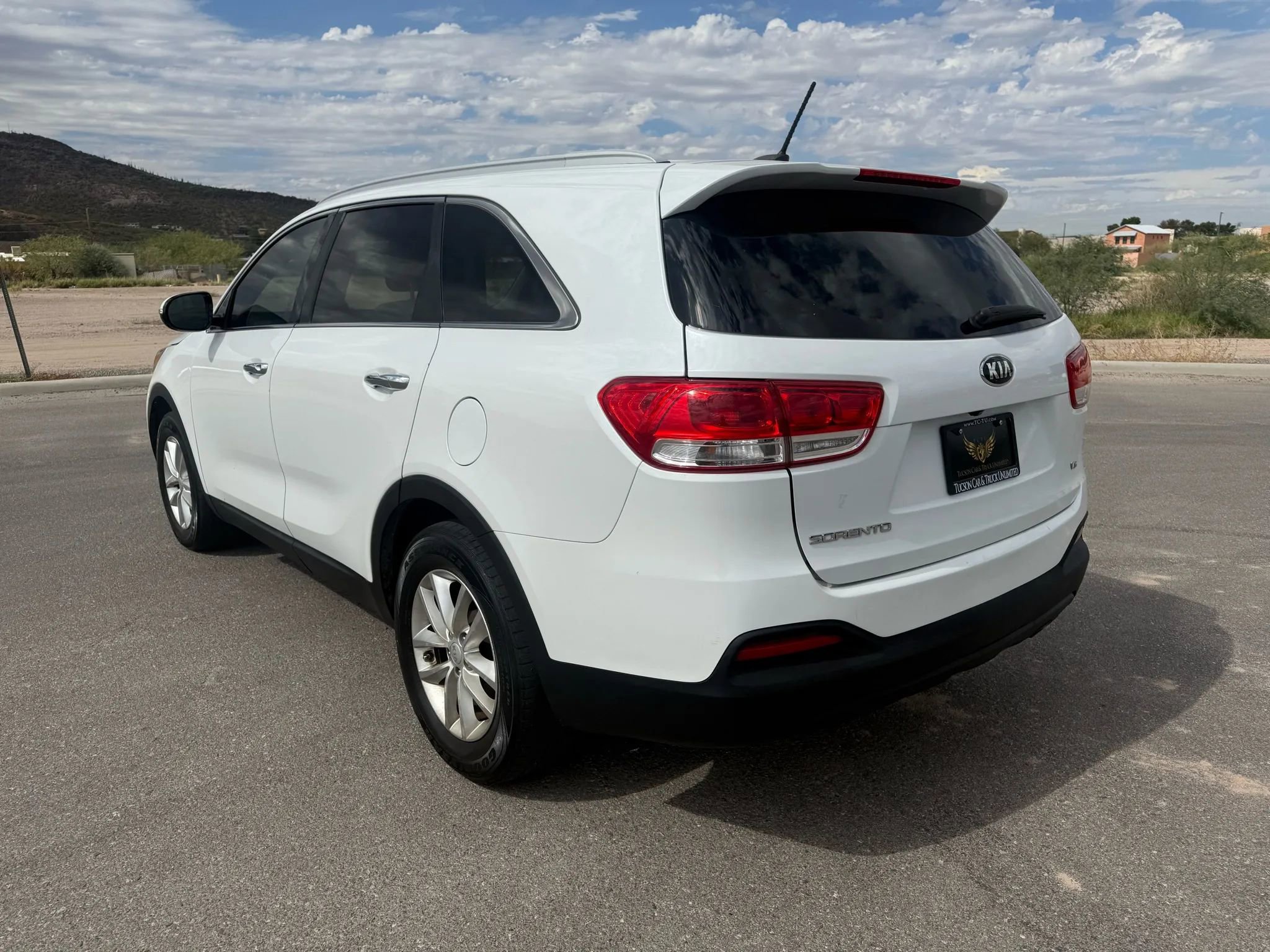 Used 2017 Kia Sorento LX image 5