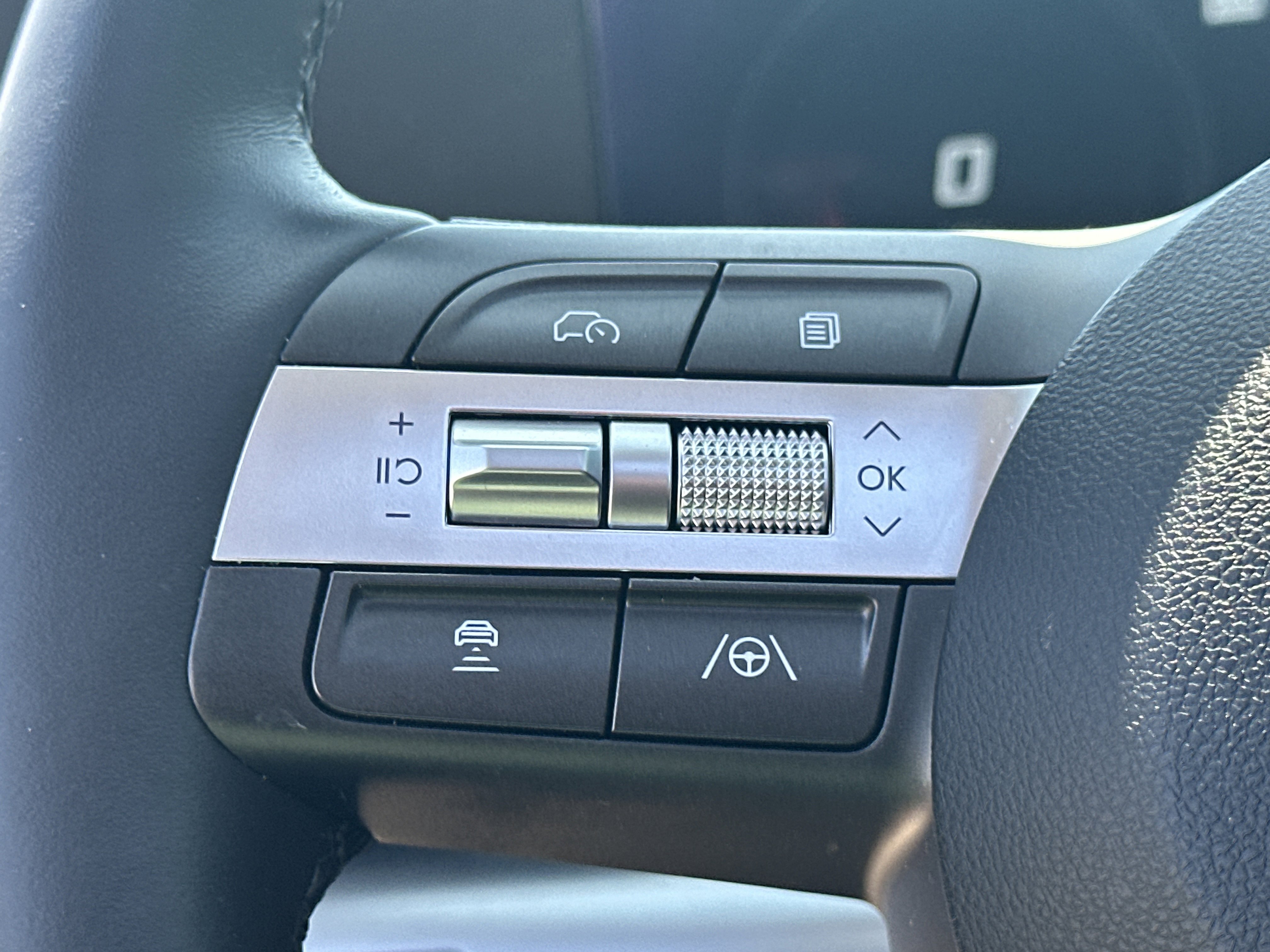 Used 2025 Hyundai Kona Limited image 25