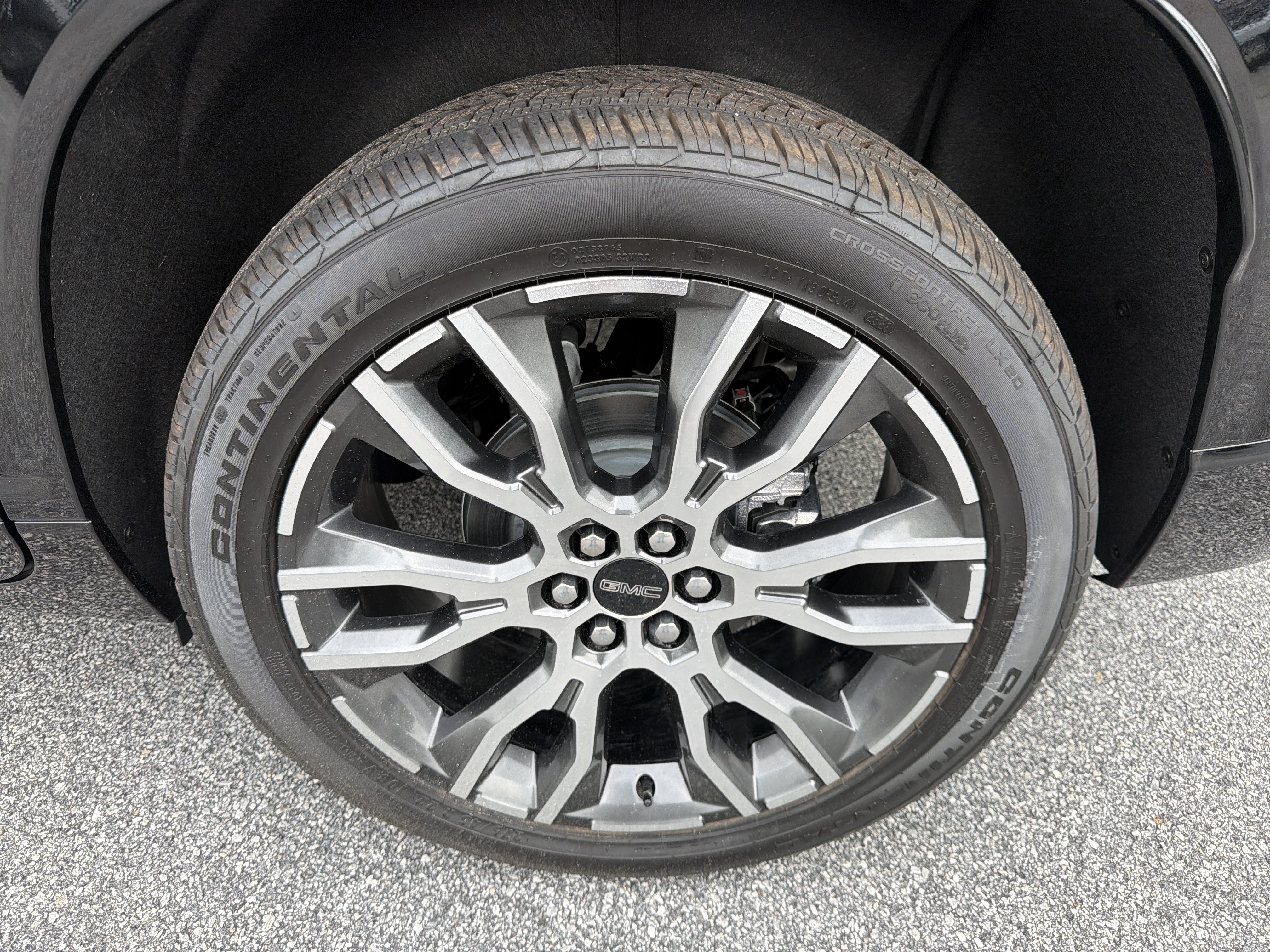 New 2027 GMC Acadia Denali Ultimate w/ LPO, Floor Liner Package FWD image 20