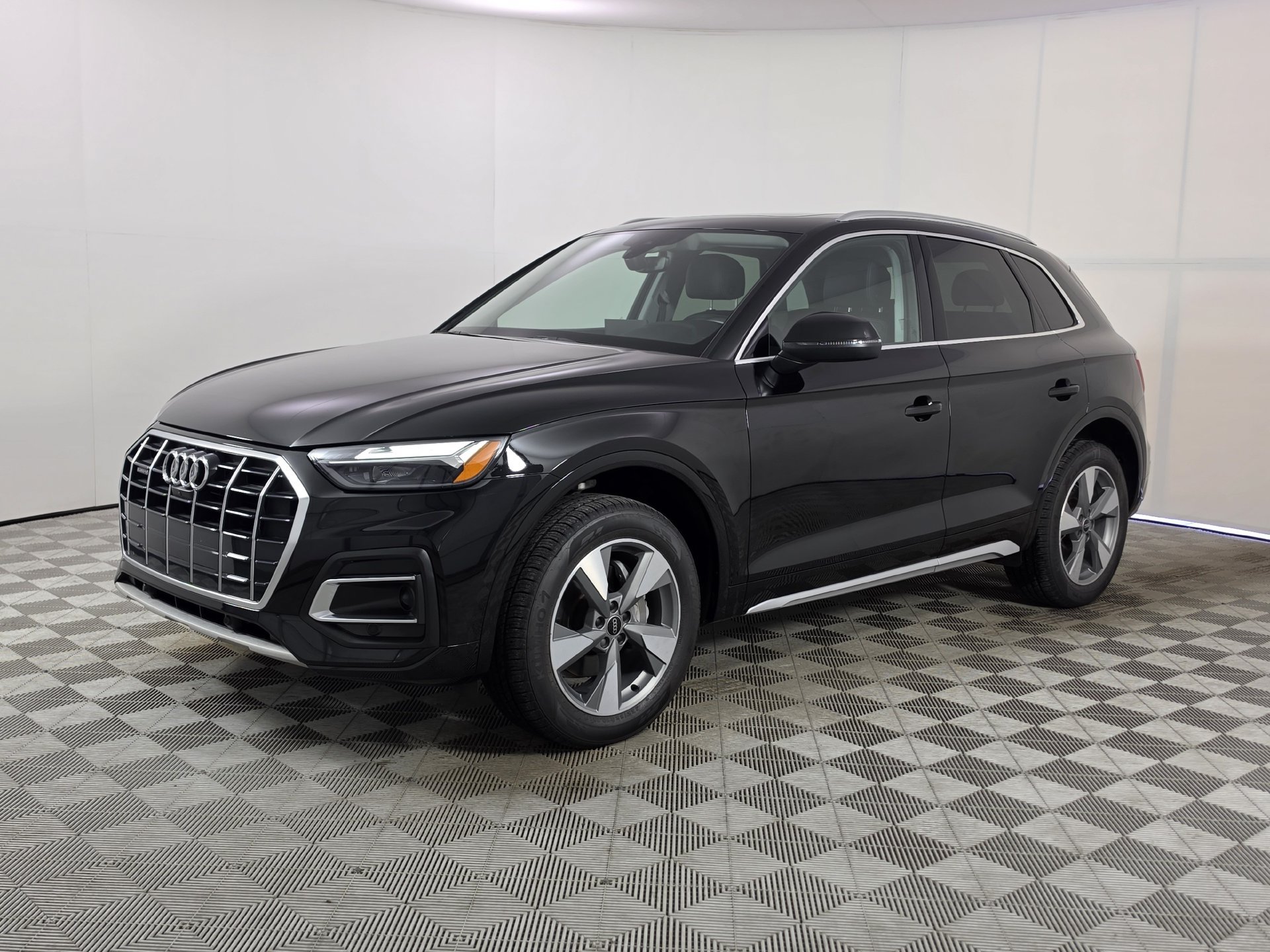 Certified 2024 Audi Q5 2.0T Premium Plus AWD/4WD image 3