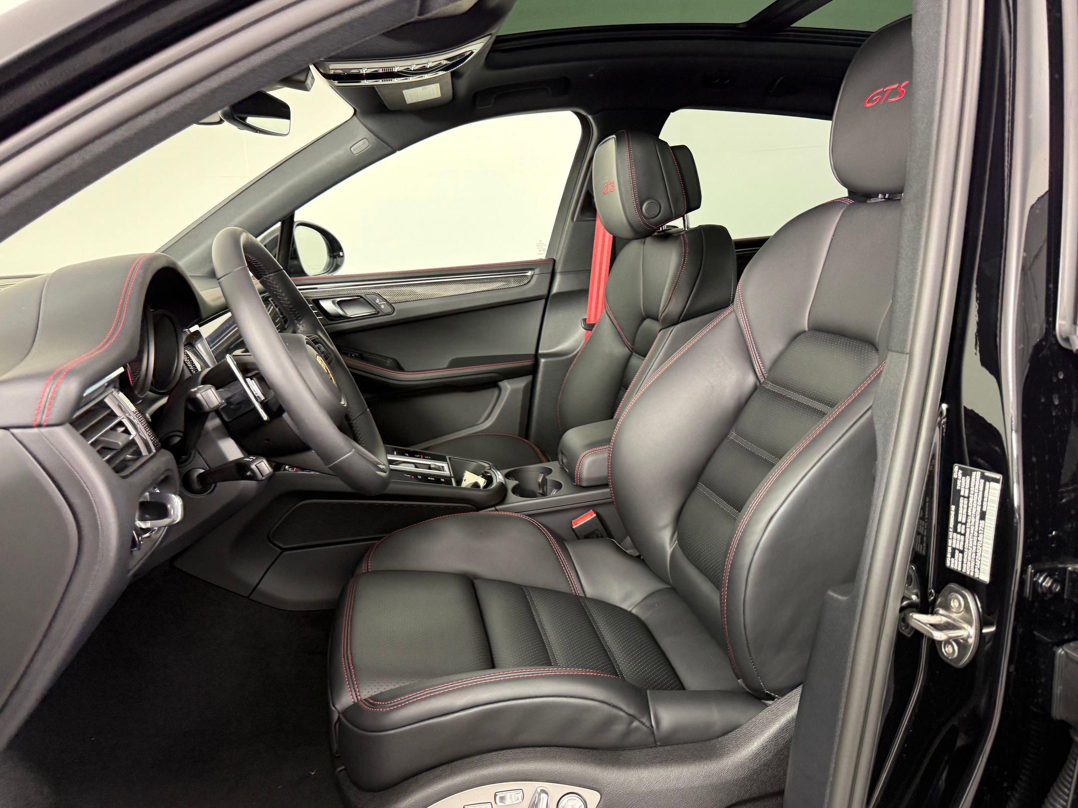 New 2026 Porsche Macan GTS AWD/4WD image 5