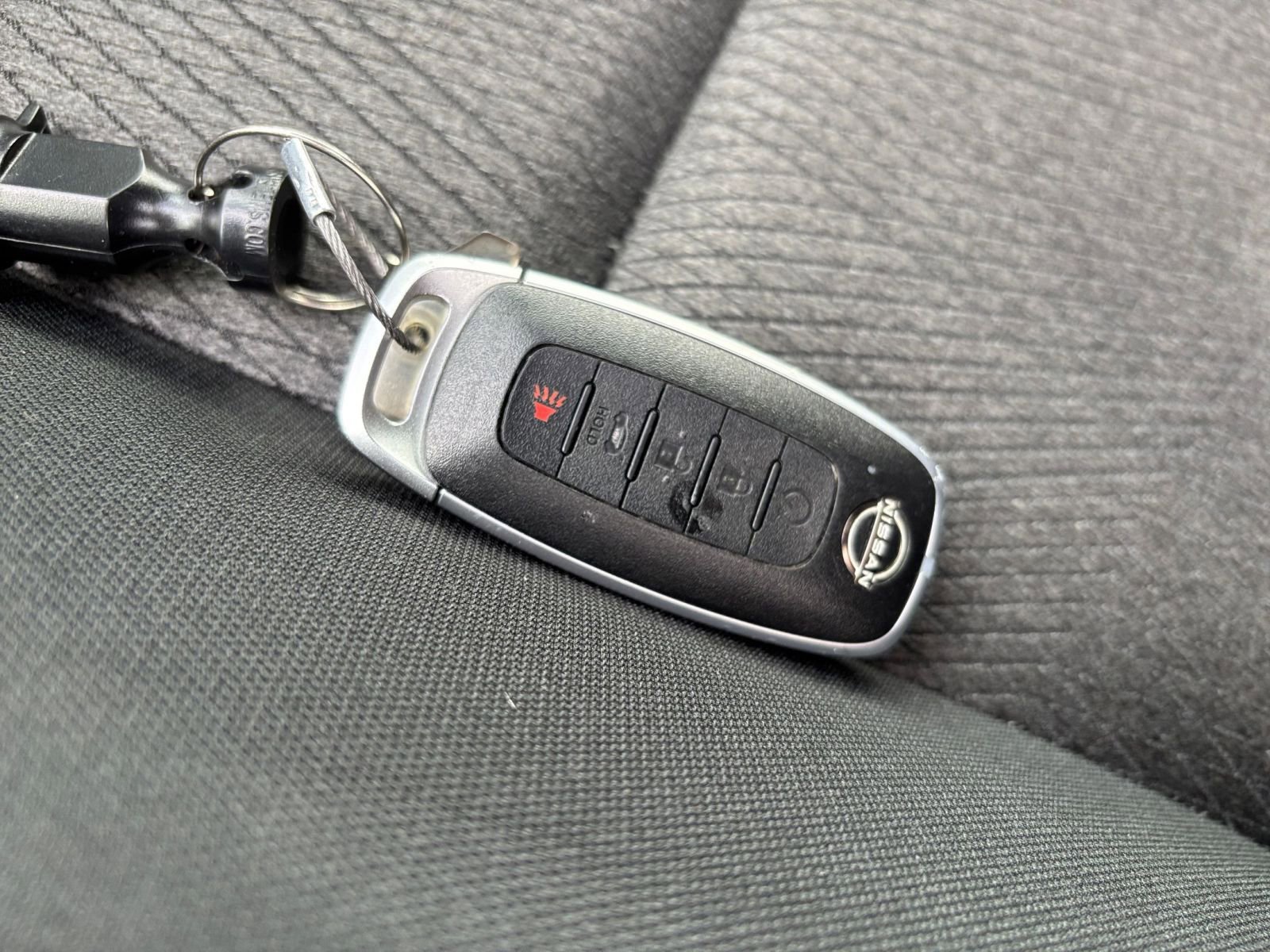 Used 2025 Nissan Rogue SV FWD image 27