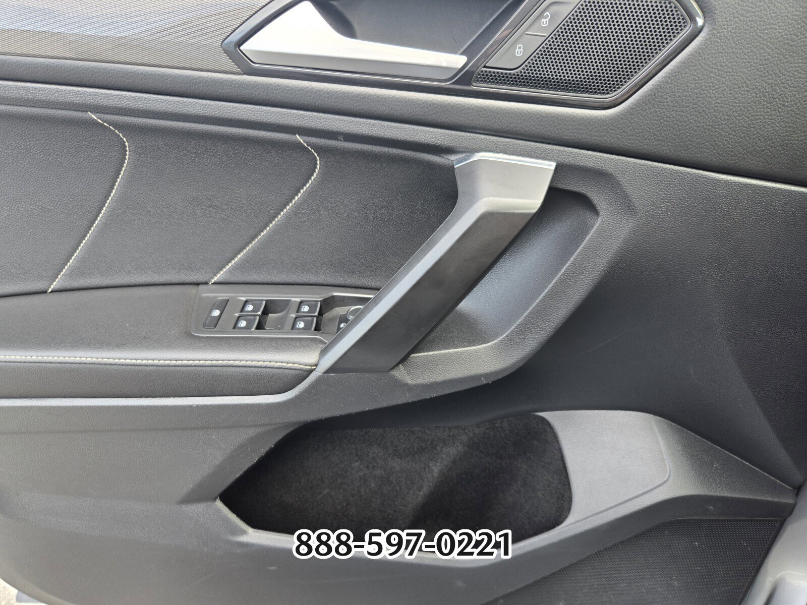 Used 2022 Volkswagen Tiguan SE image 29