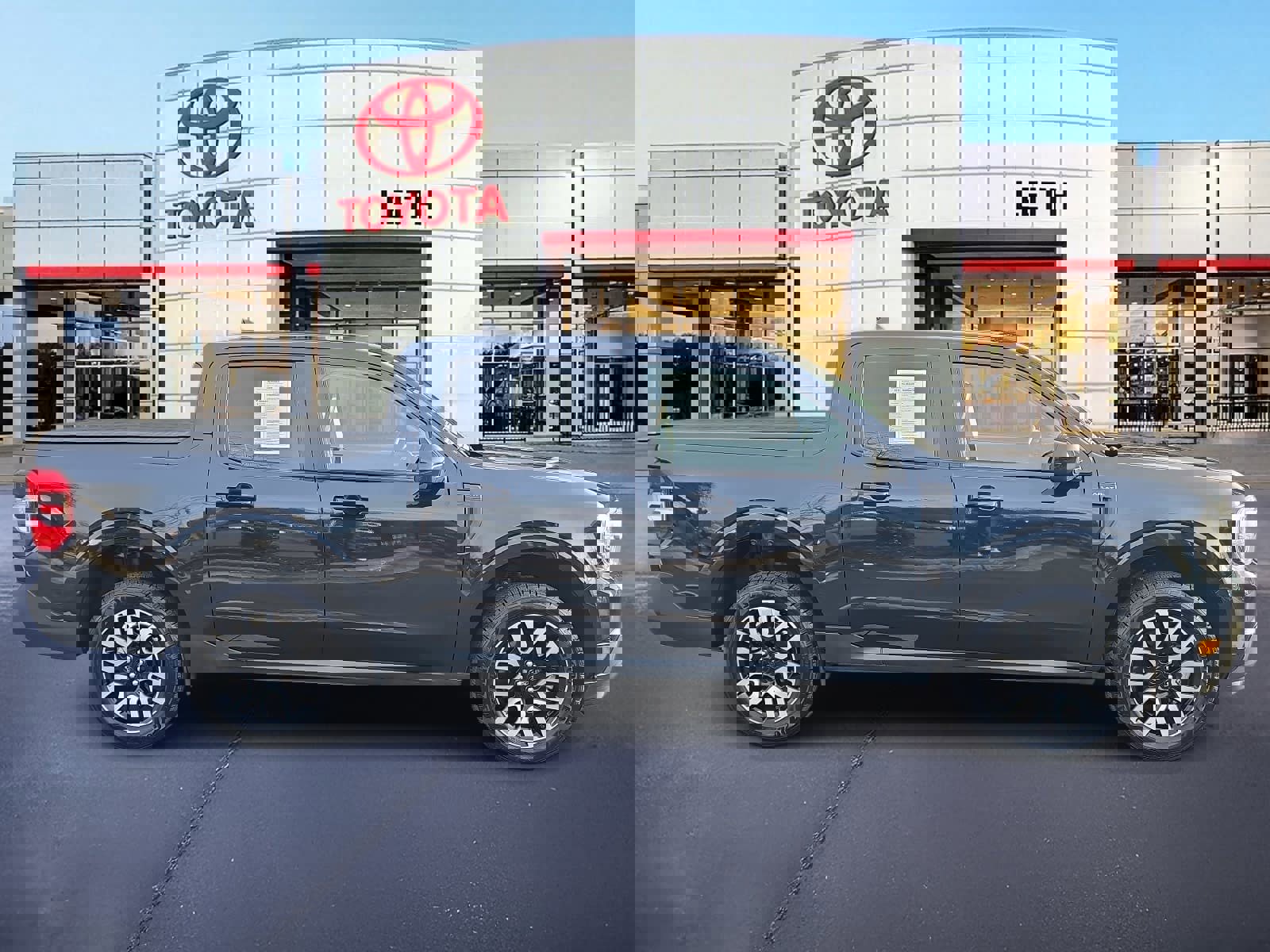 Used 2023 Ford Maverick Lariat w/ Lariat Luxury Package image 4