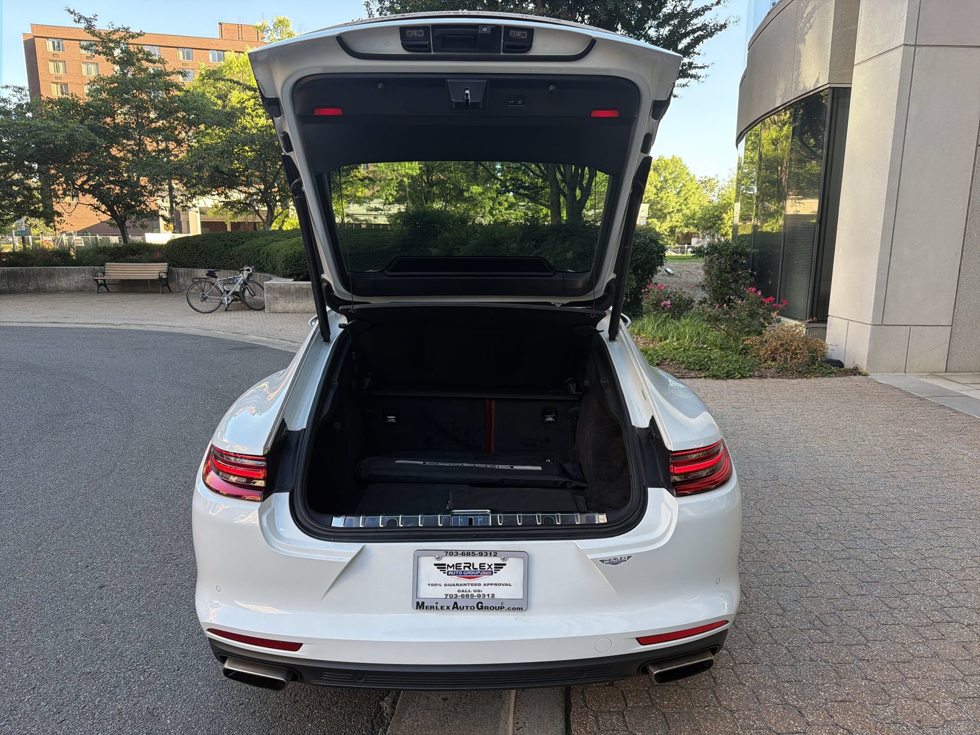 Used 2018 Porsche Panamera RWD image 21