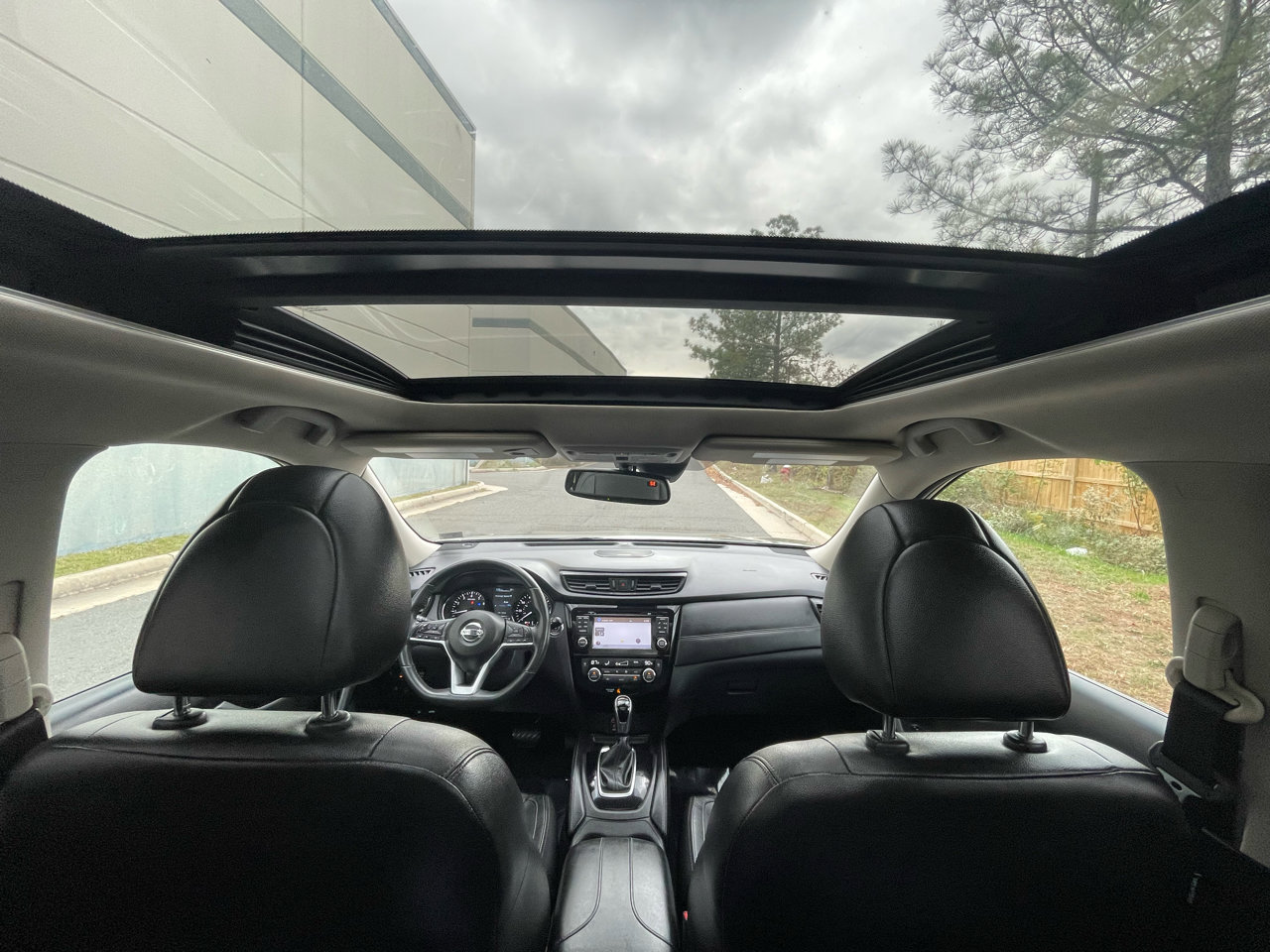 Used 2017 Nissan Rogue SL w/ SL Premium Package image 5