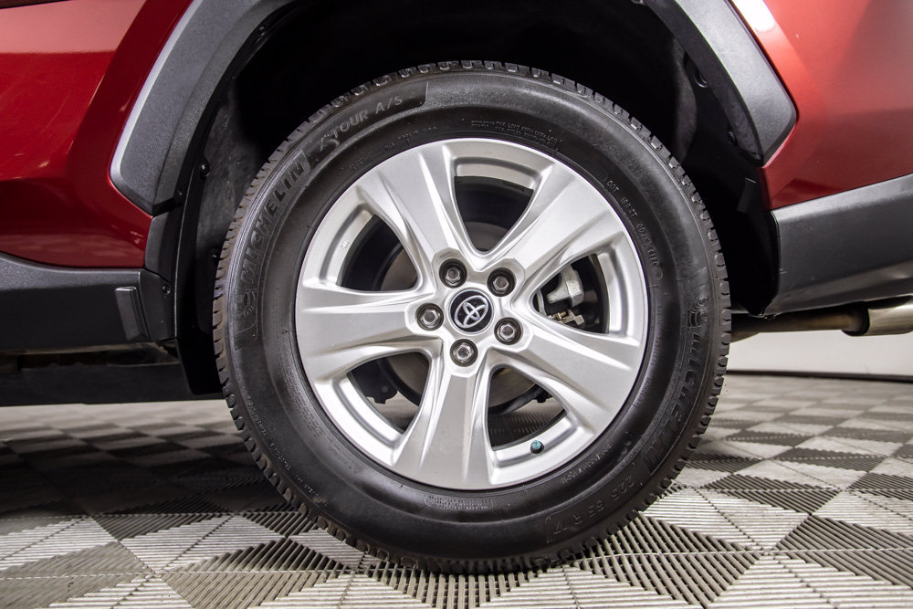 Used 2021 Toyota RAV4 XLE w/ Carpet Mat Package (TMS) FWD image 41