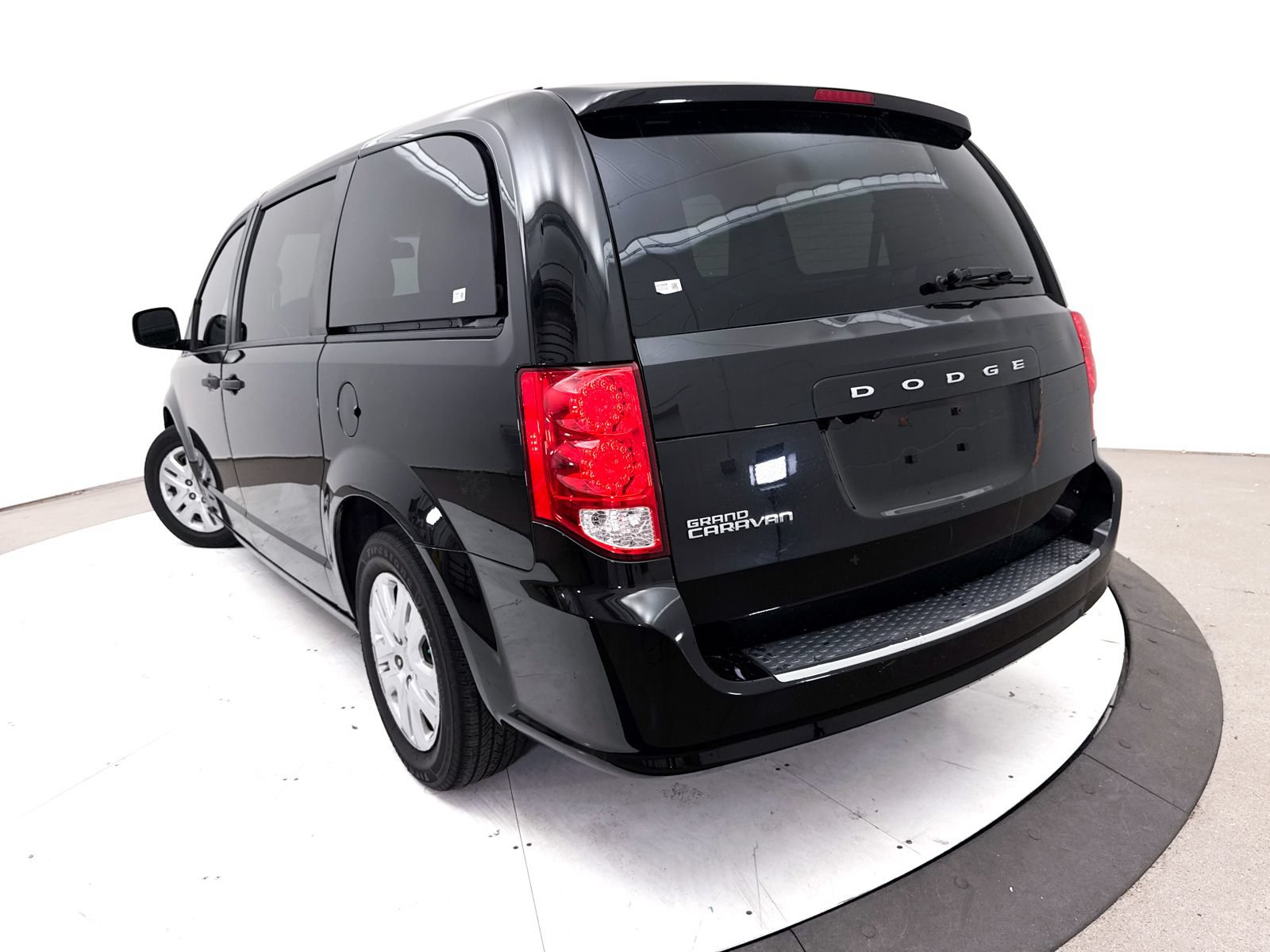 Used 2020 Dodge Grand Caravan SE w/ UConnect Hands-Free Group FWD image 6