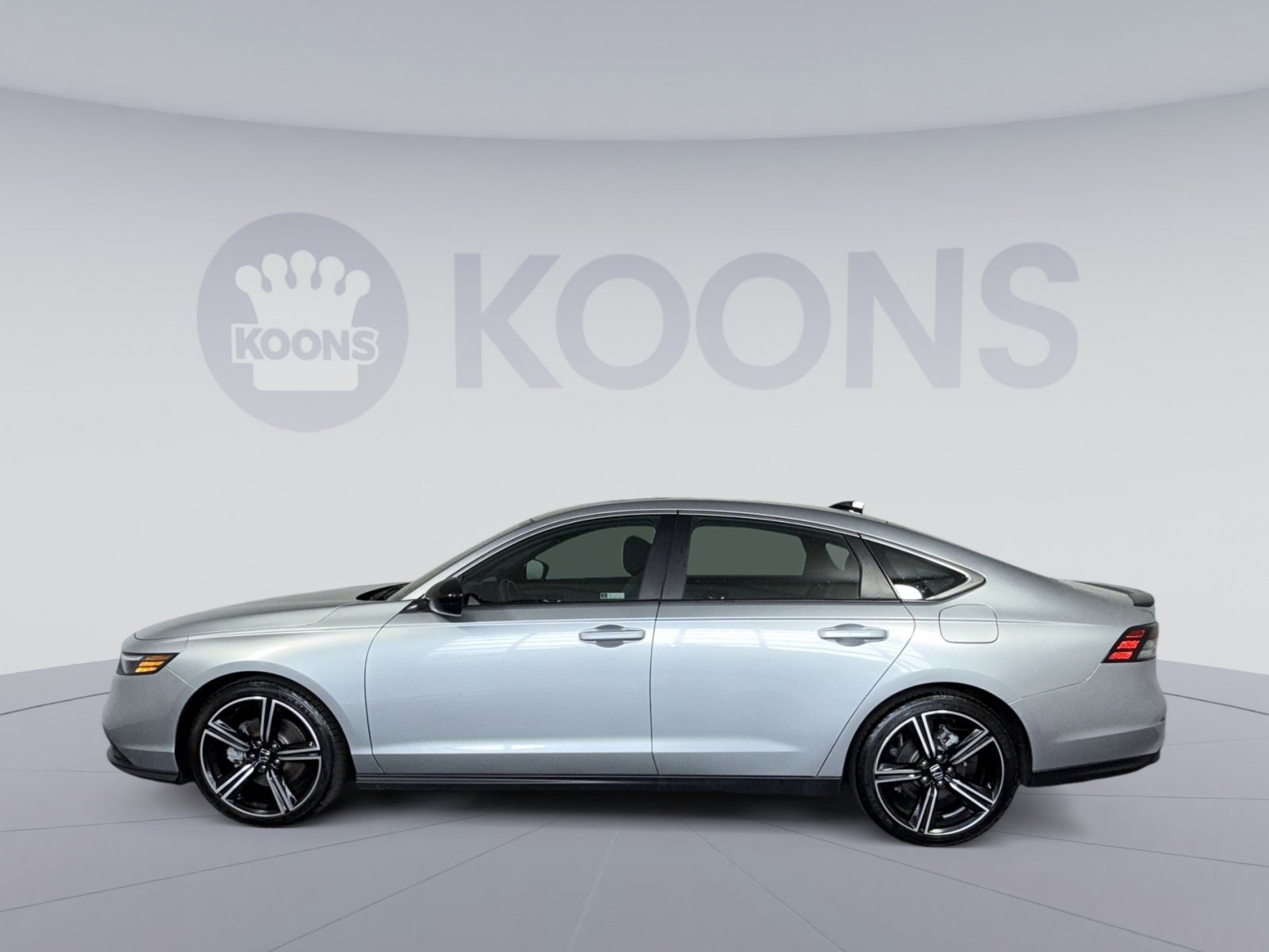 Used 2024 Honda Accord Sport image 2