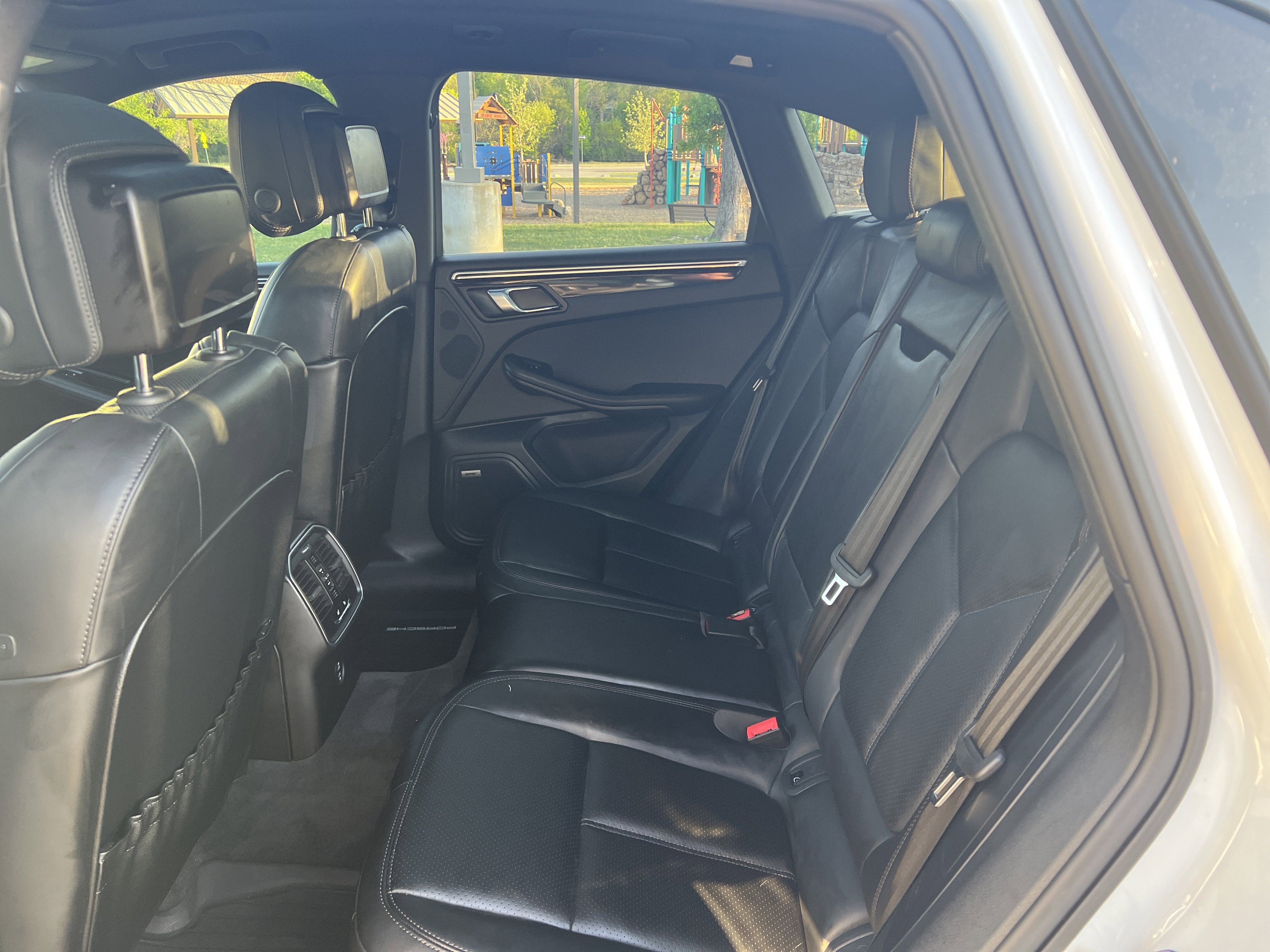 Used 2024 Porsche Macan image 30