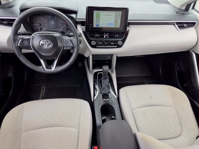Used 2025 Toyota Corolla Cross LE FWD image 9