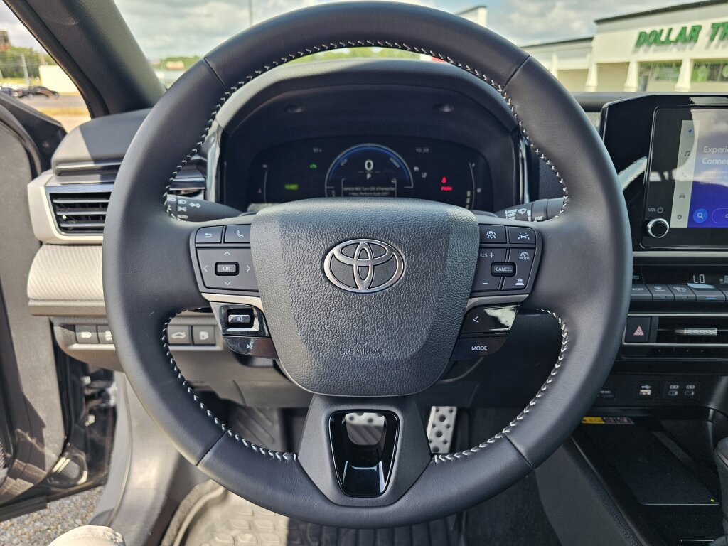 Used 2025 Toyota Camry SE w/ Convenience Package FWD image 21