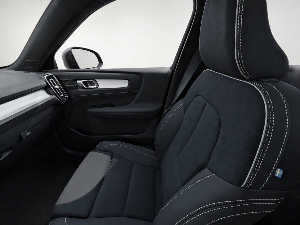 New 2026 Volvo XC40 B5 Ultra w/ Climate Package AWD/4WD image 15