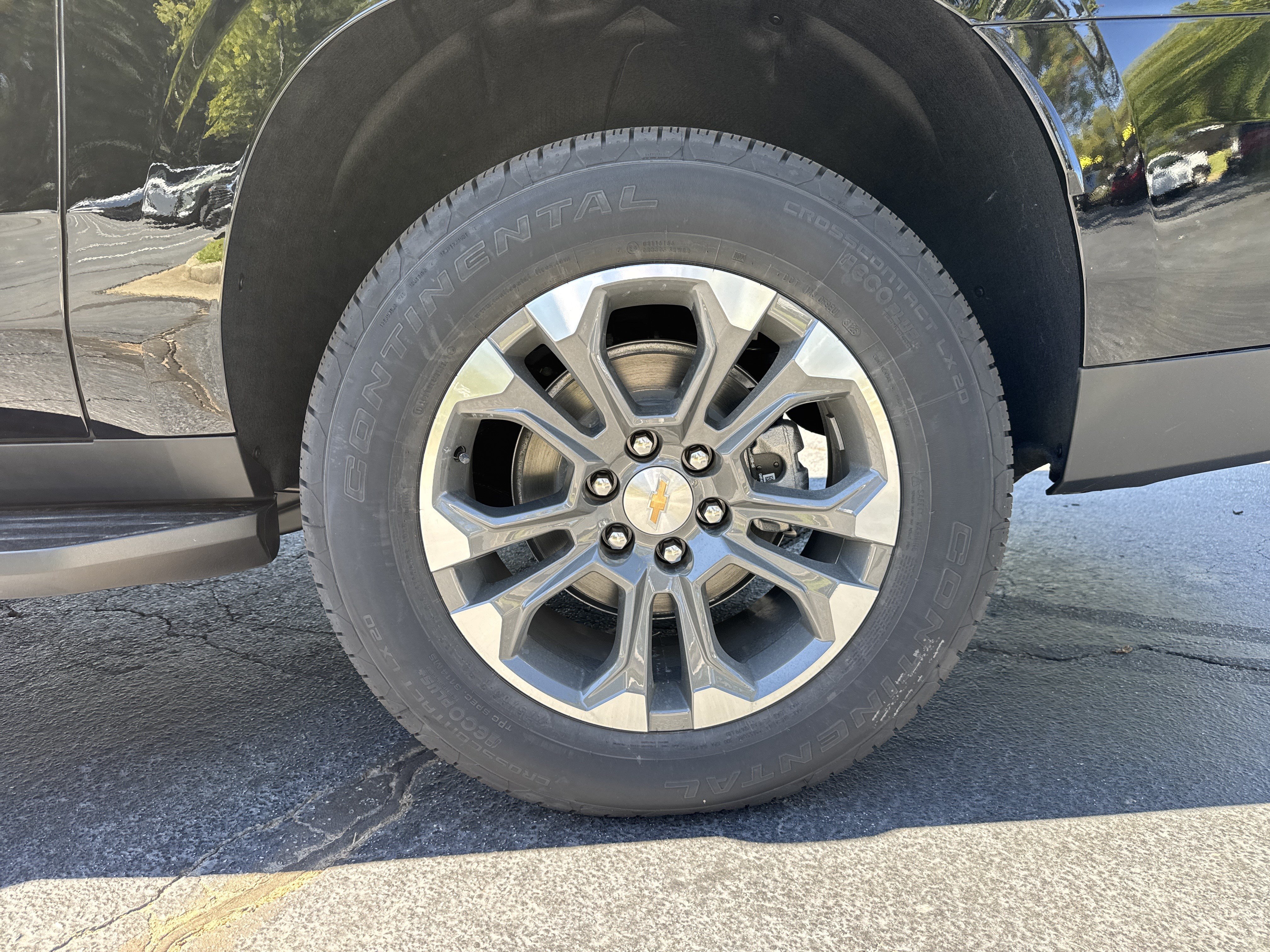 New 2026 Chevrolet Suburban LS RWD image 19