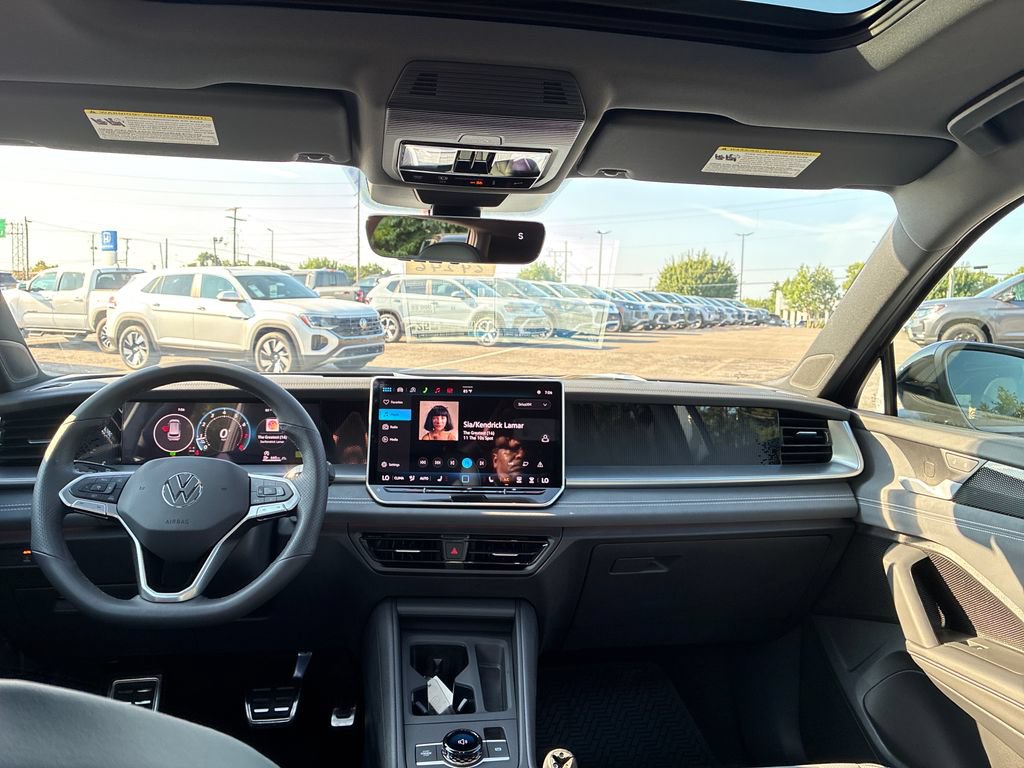 New 2026 Volkswagen Tiguan SE R-Line AWD/4WD image 18