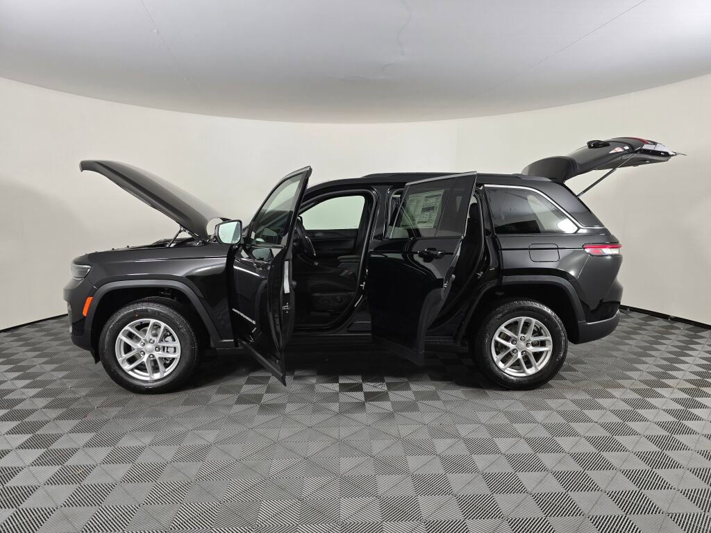 New 2025 Jeep Grand Cherokee Laredo X w/ Trailer Tow Package image 16