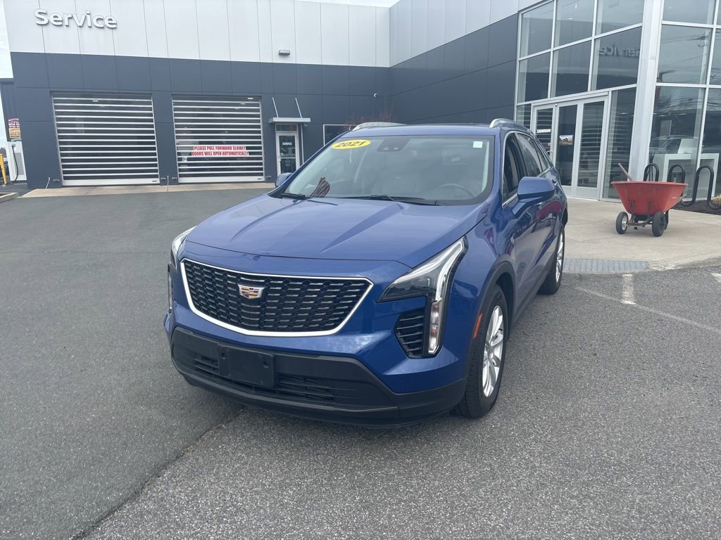 Used 2021 Cadillac XT4 Luxury w/ Cold Weather Package image 3