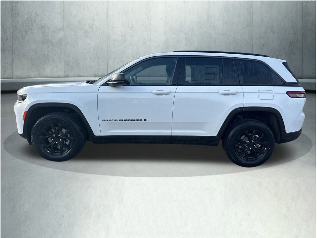 New 2026 Jeep Grand Cherokee Laredo image 3