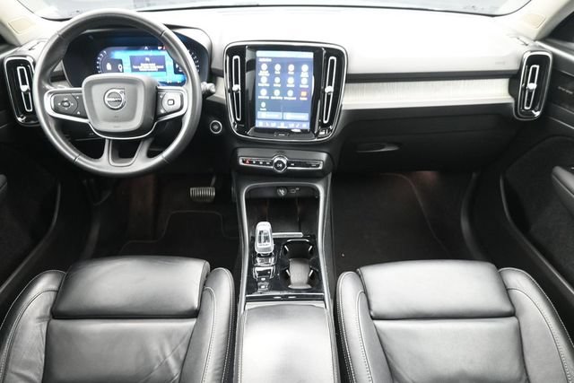 Used 2023 Volvo XC40 B4 Ultimate FWD image 13