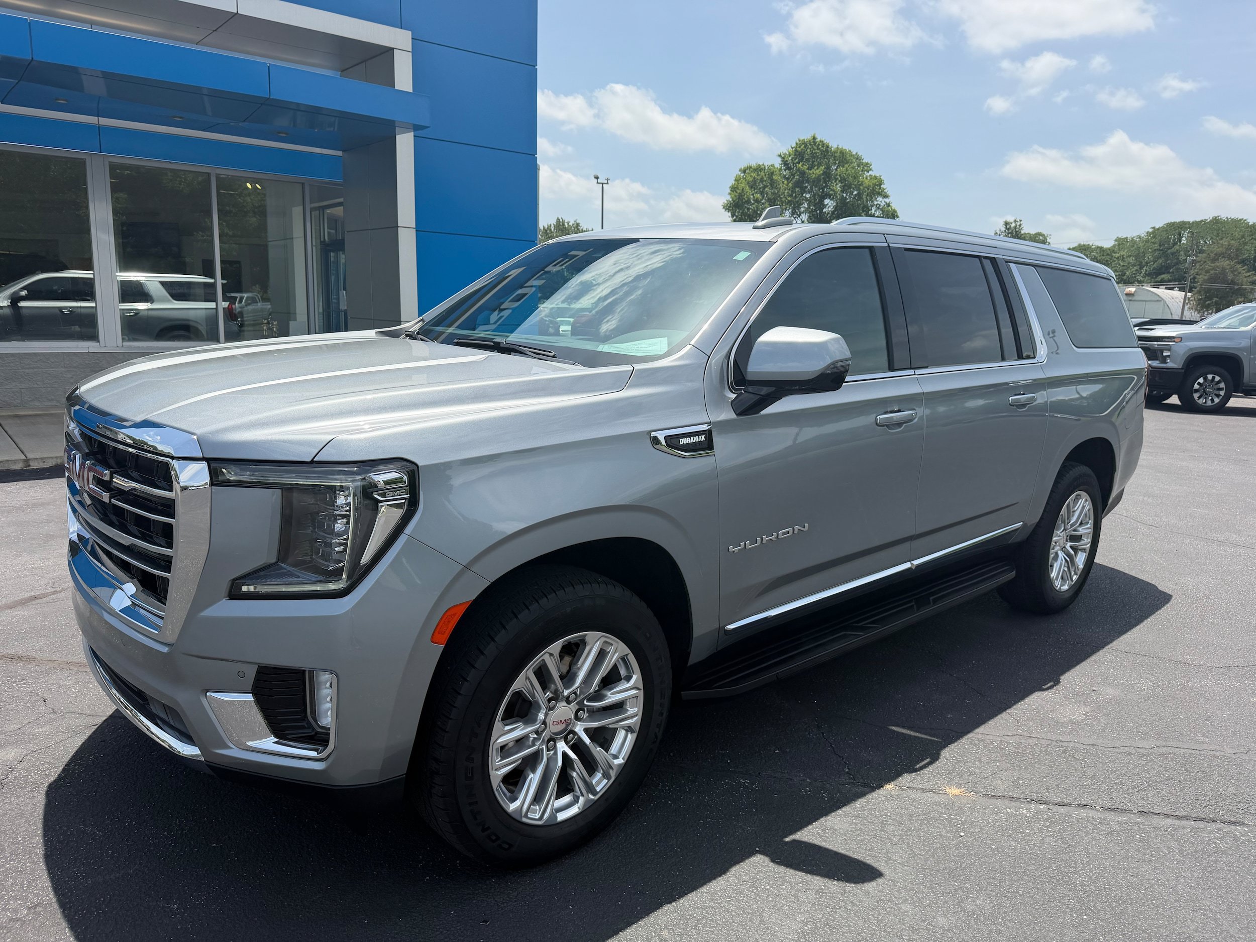 Used 2024 GMC Yukon XL SLT w/ SLT Premium Package AWD/4WD image 7