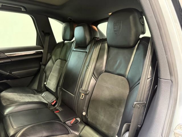 Used 2017 Porsche Cayenne Platinum Edition AWD/4WD image 24