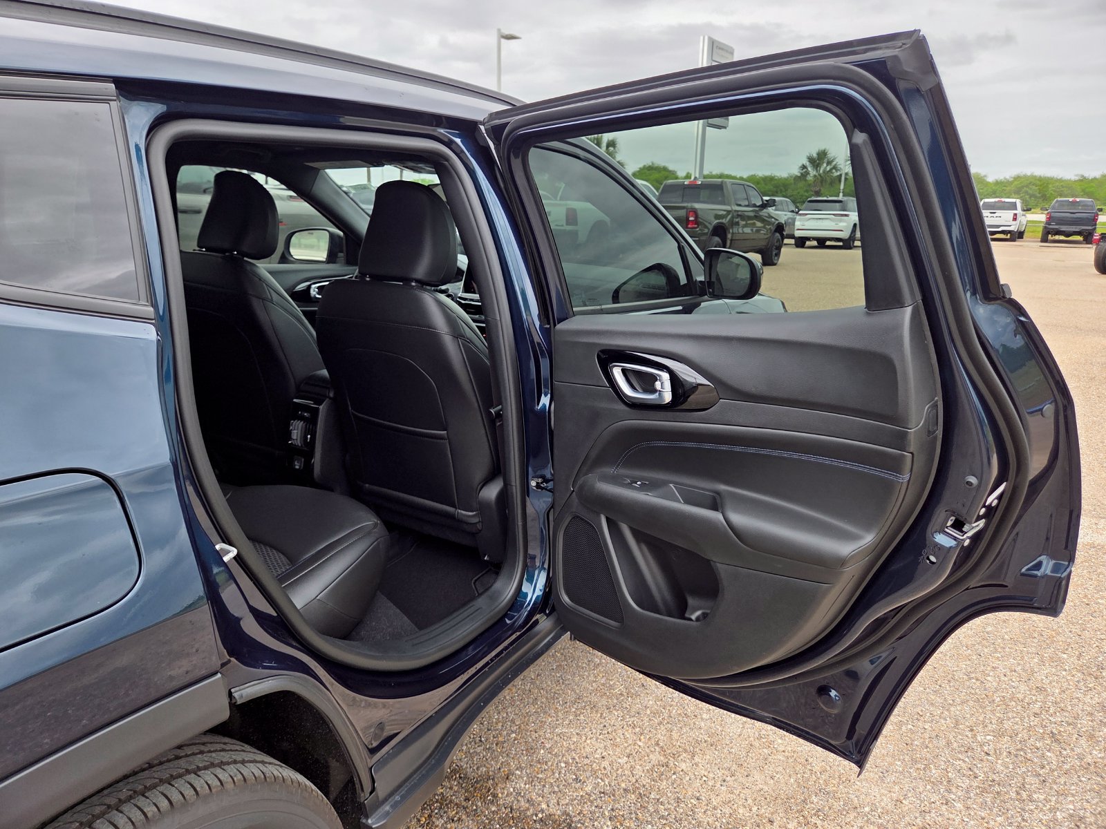 New 2026 Jeep Compass Latitude AWD/4WD image 16