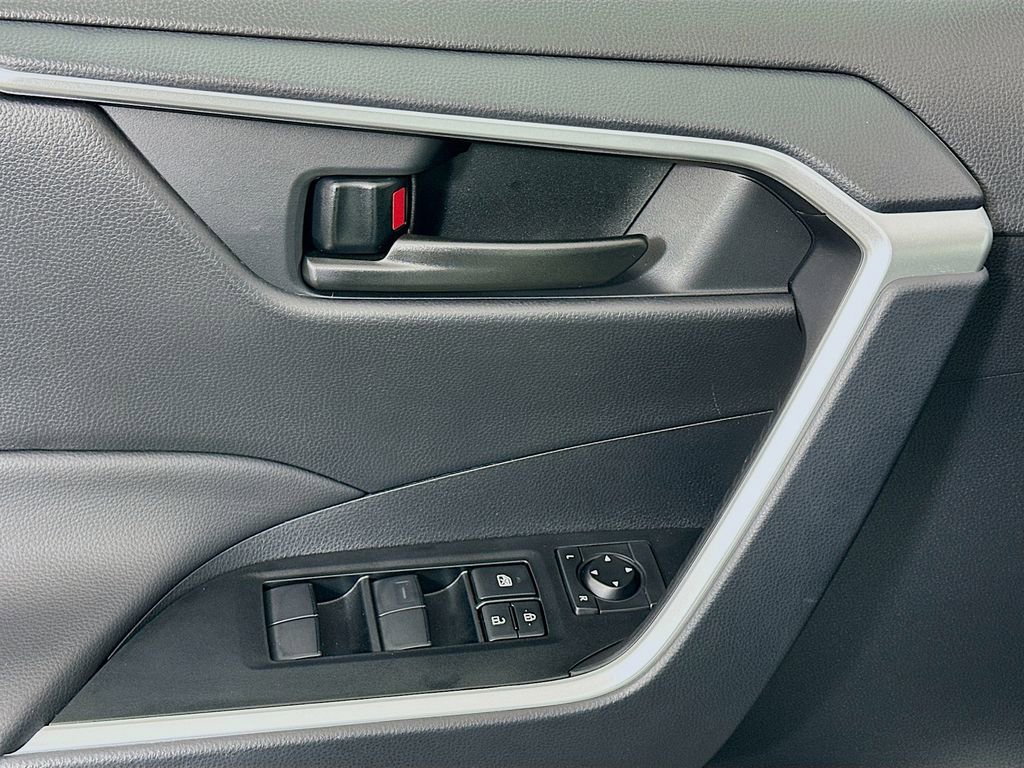 Certified 2025 Toyota RAV4 LE image 17