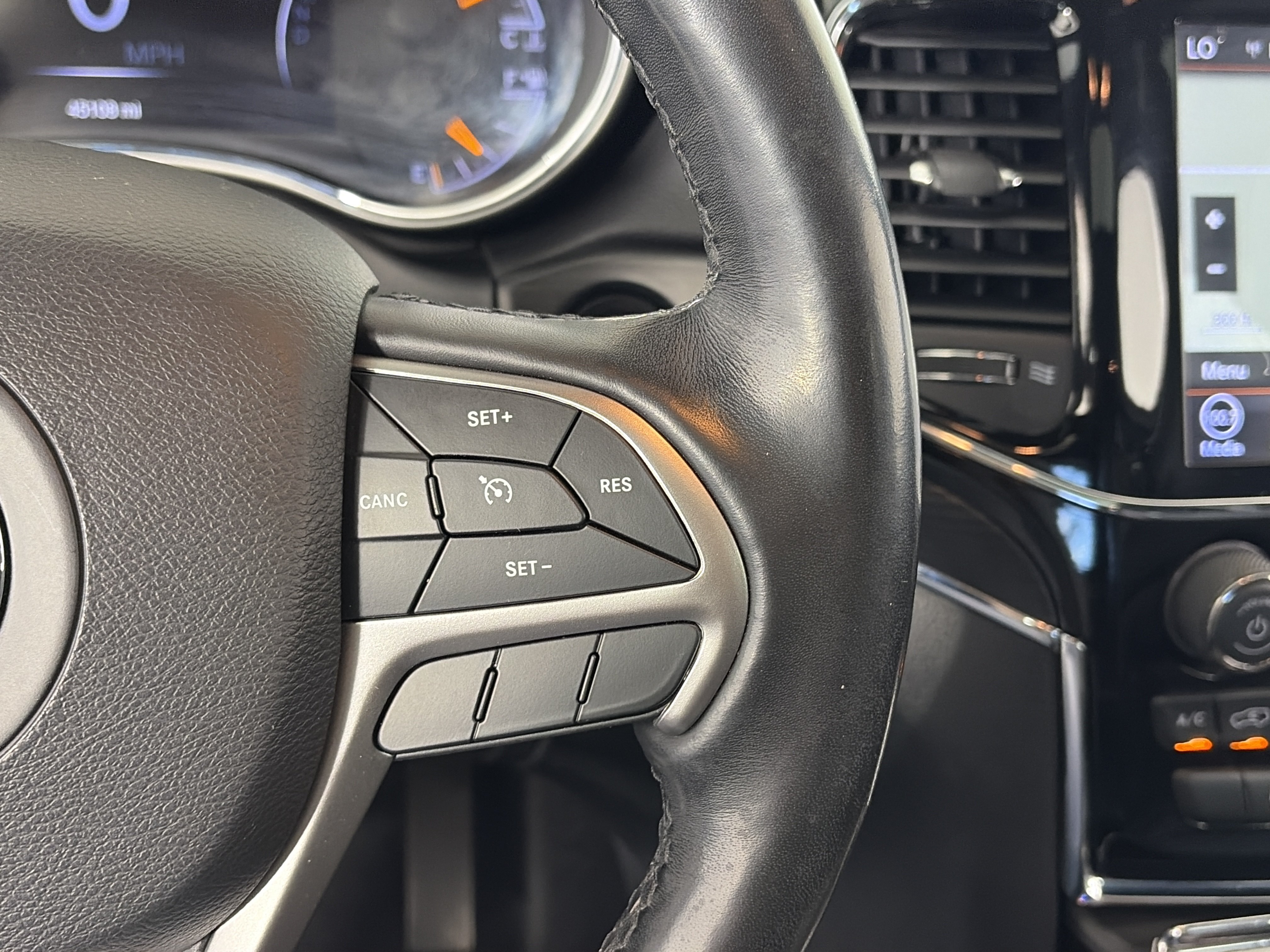 Used 2020 Jeep Grand Cherokee Limited AWD/4WD image 31
