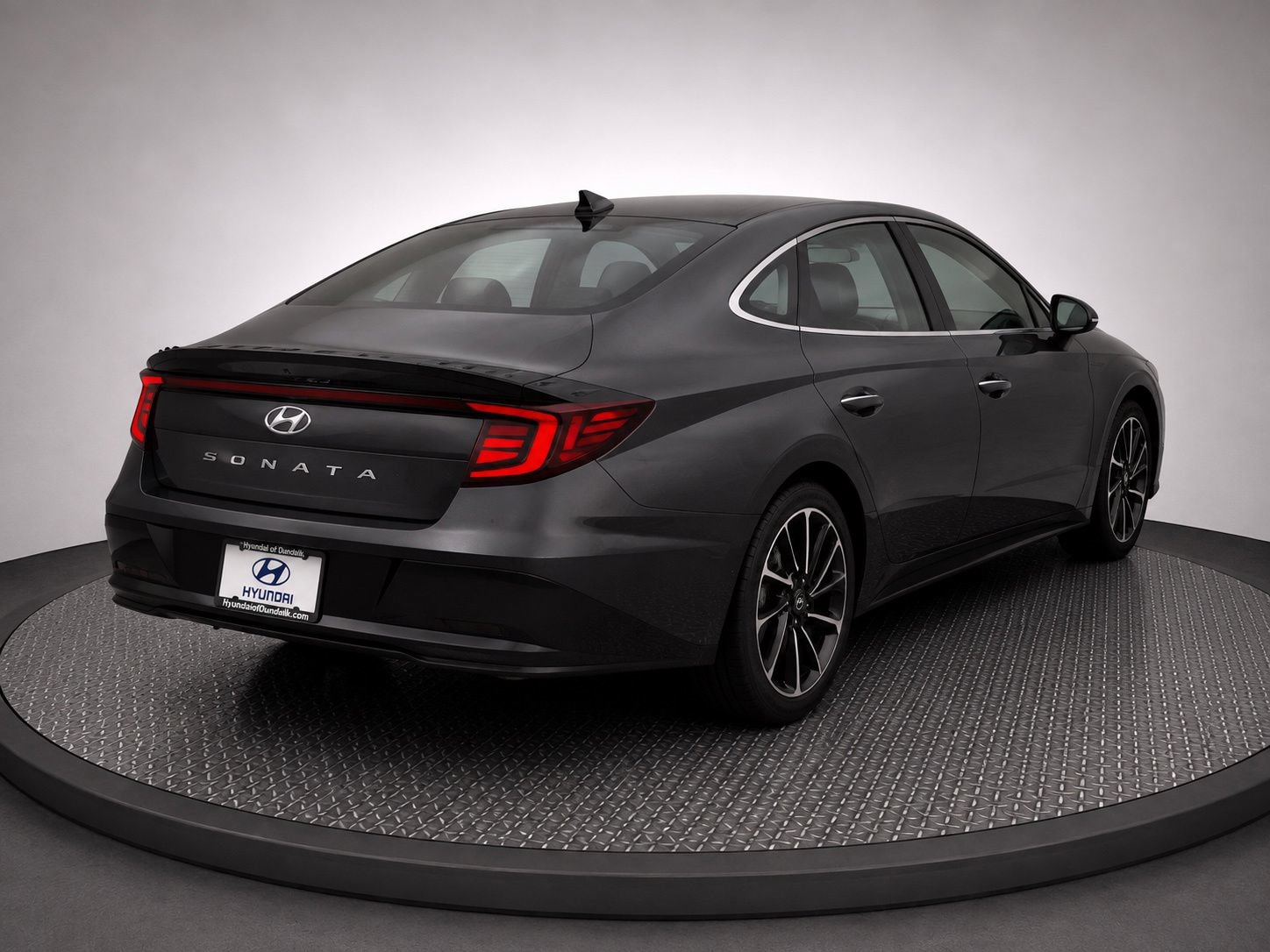 Used 2021 Hyundai Sonata Limited w/ Preferred Accessory Package FWD image 4