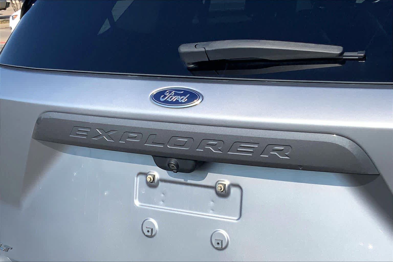 Certified 2021 Ford Explorer XLT w/ Equipment Group 202A RWD image 27
