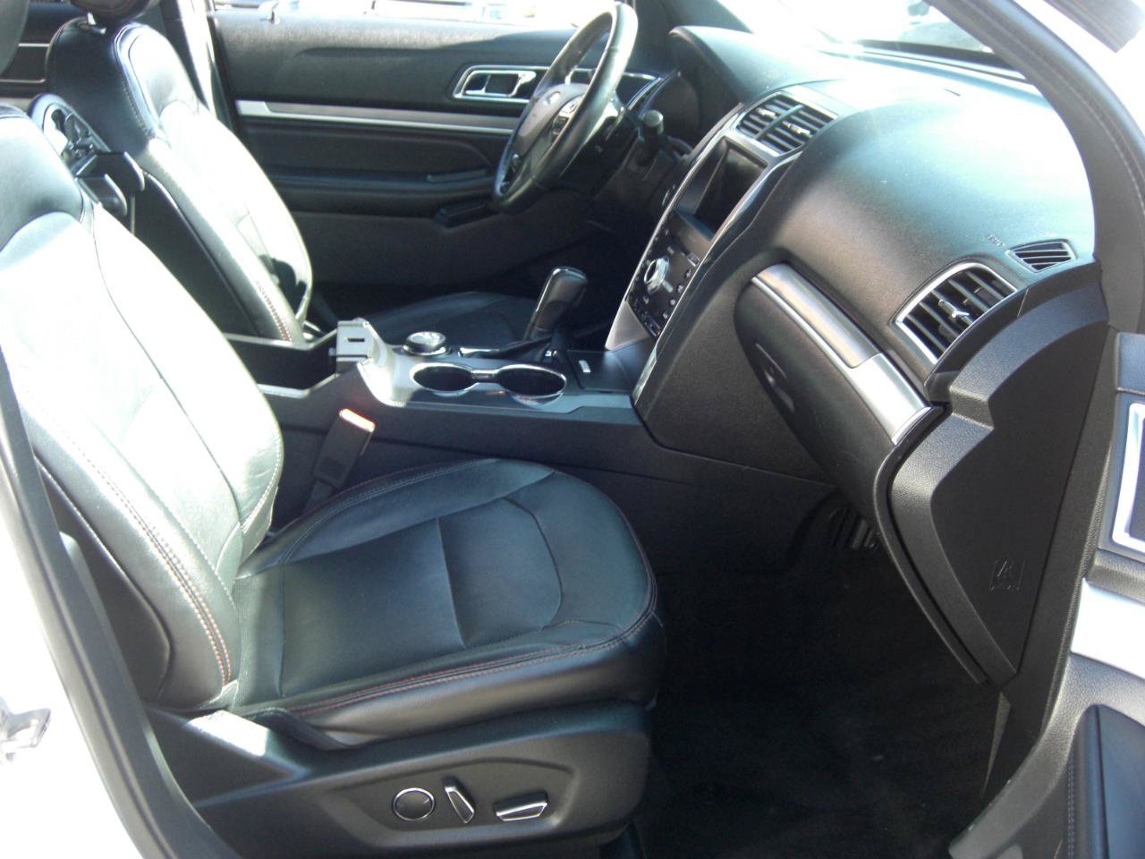 Used 2018 Ford Explorer Sport AWD/4WD image 18