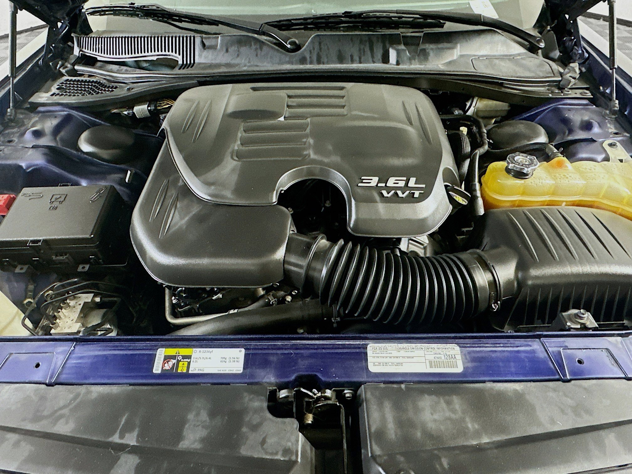 Used 2015 Dodge Challenger SXT image 28