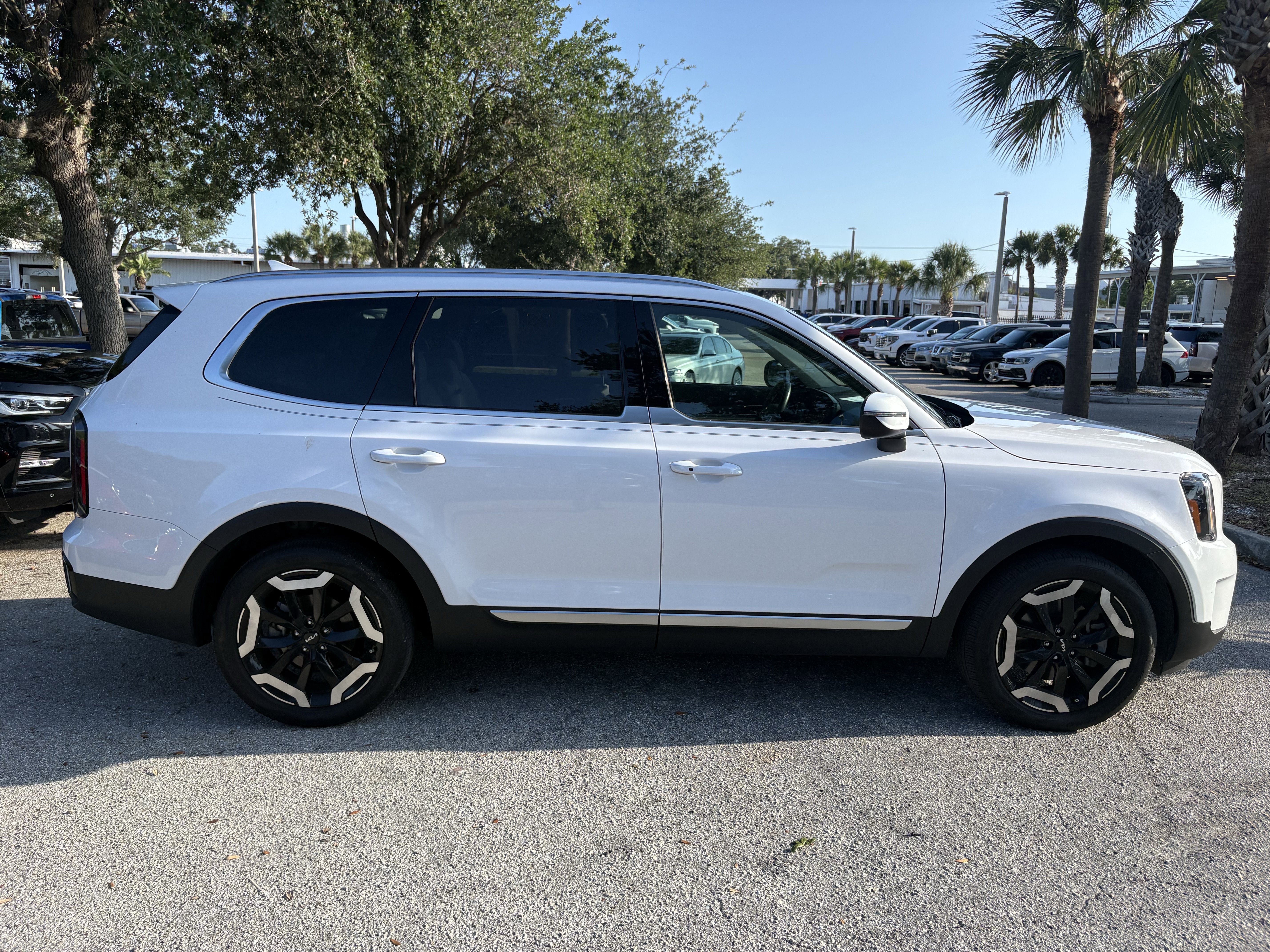 Used 2024 Kia Telluride EX FWD image 7