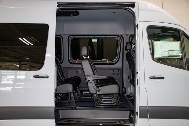 Used 2024 Mercedes-Benz Sprinter 2500 image 3