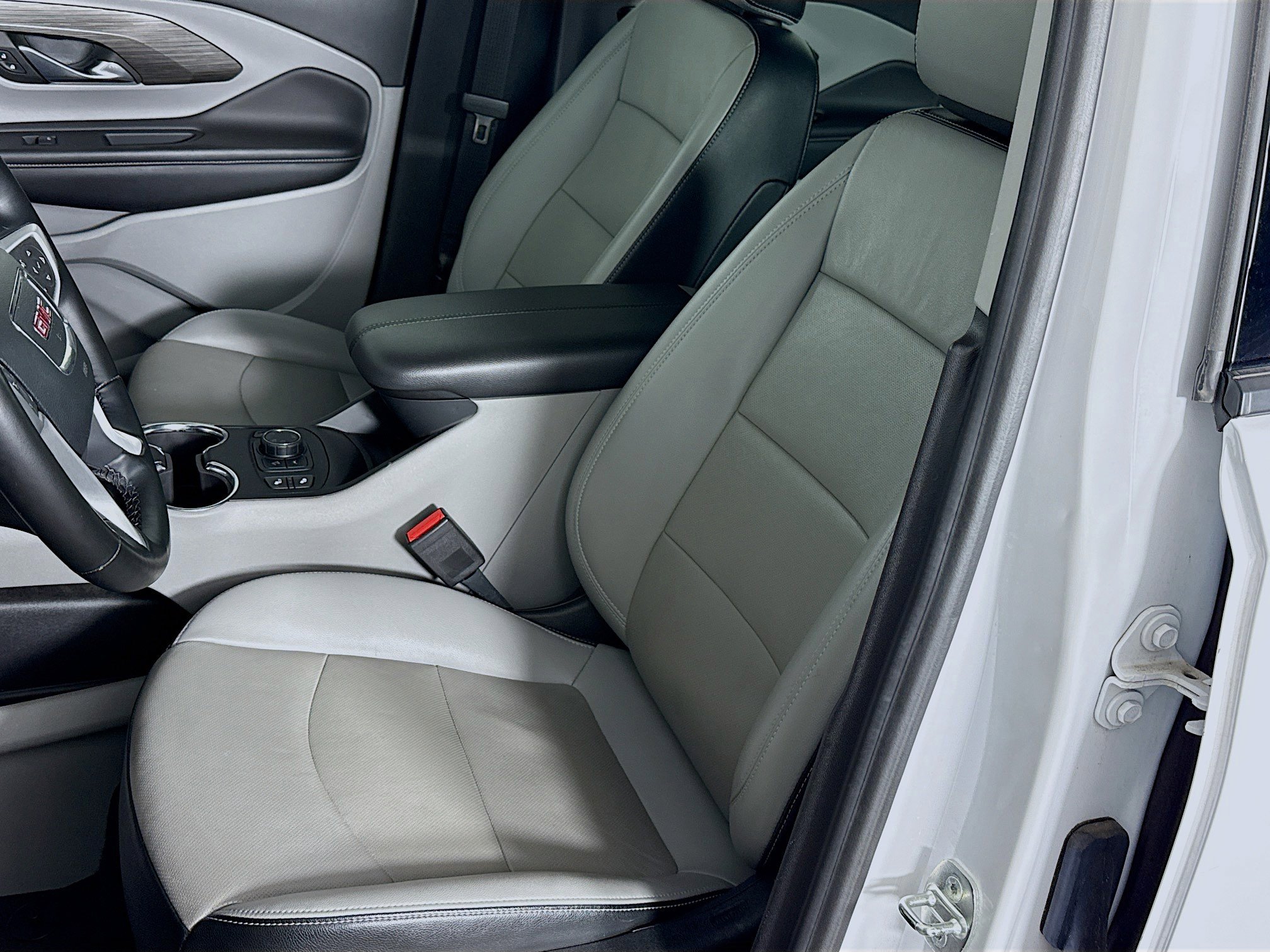 Used 2024 GMC Terrain SLT image 22