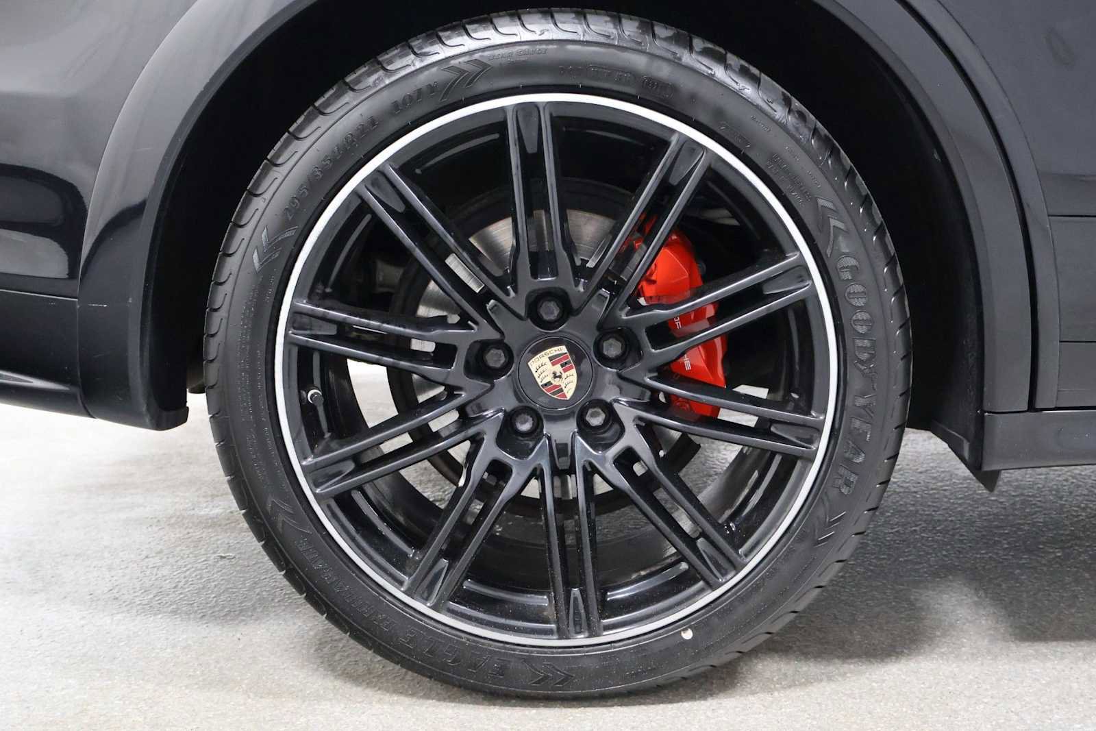 Used 2014 Porsche Cayenne GTS AWD/4WD image 36