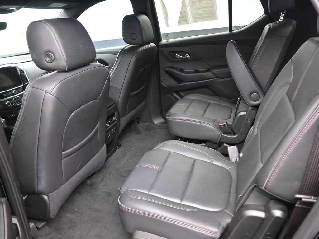 Used 2023 Chevrolet Traverse RS FWD image 11