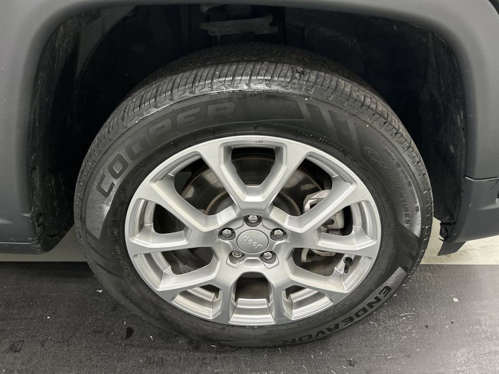 Used 2023 Jeep Compass Latitude AWD/4WD image 8
