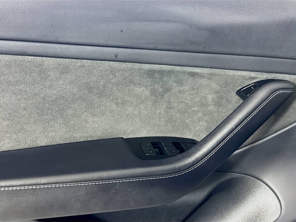 Used 2018 Tesla Model 3 Long Range RWD image 17