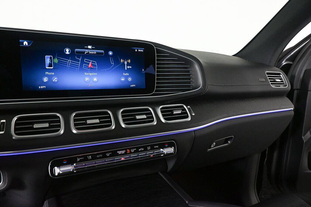 Used 2025 Mercedes-Benz GLS 580 4MATIC image 13