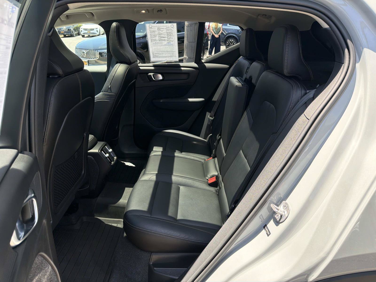 Certified 2024 Volvo XC40 B5 Ultimate w/ Protection Package Premier AWD/4WD image 21