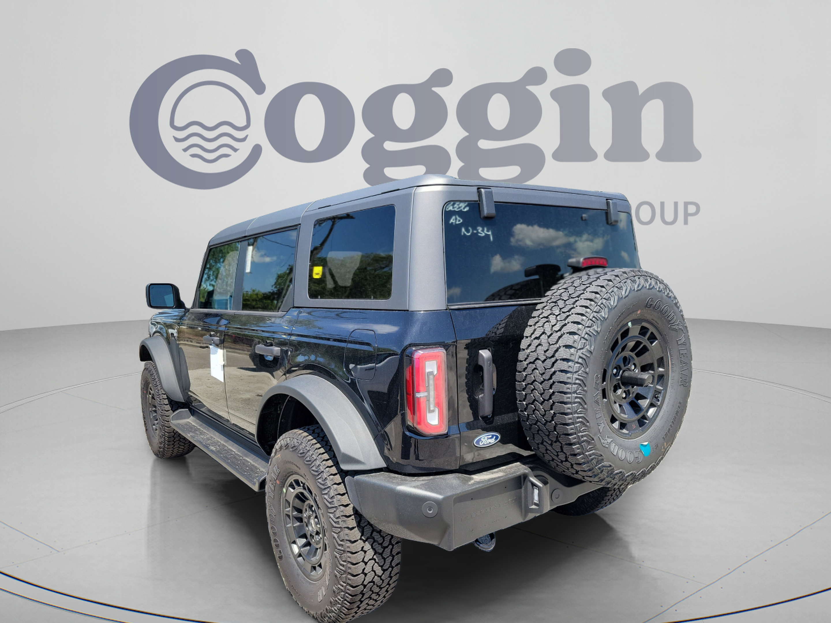 New 2026 Ford Bronco Outer Banks w/ Sasquatch Package AWD/4WD image 2