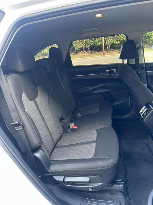 Used 2023 Kia Sorento LX image 20
