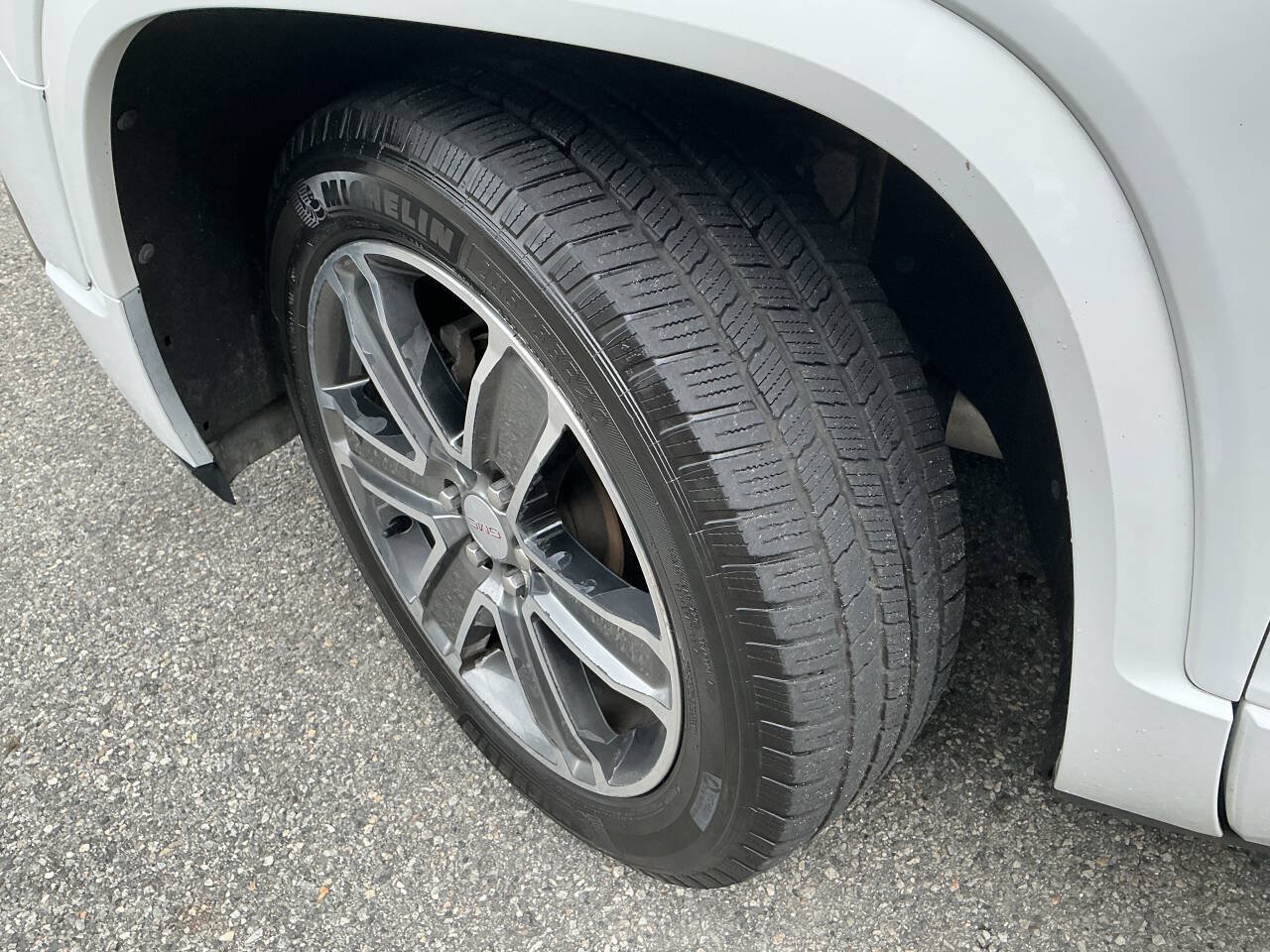 Used 2019 GMC Acadia Denali AWD/4WD image 10